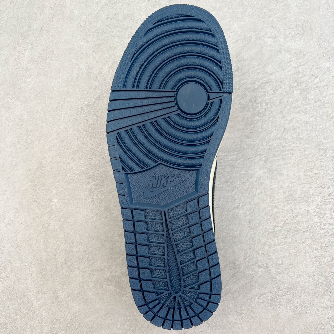 图片[9]-＃KZ神版莞产 Travis Scott x Fragment x Air Jordan AJ1 Low OG SP 三方联名闪电倒钩海军蓝低帮 DM7866-400 全系列配色 外贸特供批次 新配色不断更新开发 市场中端王者 全套原纸板楦头开发 确保原汁原味 完美呈现一代版型 一比一鞋头弧度高度鞋身弧度 此版本只针对中端市场 细节品控鞋型随意秒杀市面同价位 鞋型完美 不臃肿别扭 头层皮料加持 用料绝不含糊 进口玻璃冲刀皮料裁剪零毛边 电脑针车工艺 超高鞋面清洁度 最高QC检验标准 控制溢胶瑕疵 原盒原配 飞翼3D高频深度立体 工艺方面大到整体鞋型 漏斗收腰 底线拉帮 LOGO立体程度 小到针眼排布 载片对称 冲孔效果 鞋标规范 鞋垫背胶等等 无一不是口碑收割 每双都是一个回头客 尺码：36 36.5 37.5 38 38.5 39 40 40.5 41 42 42.5 43 44 44.5 45 46 47.5-选品中心