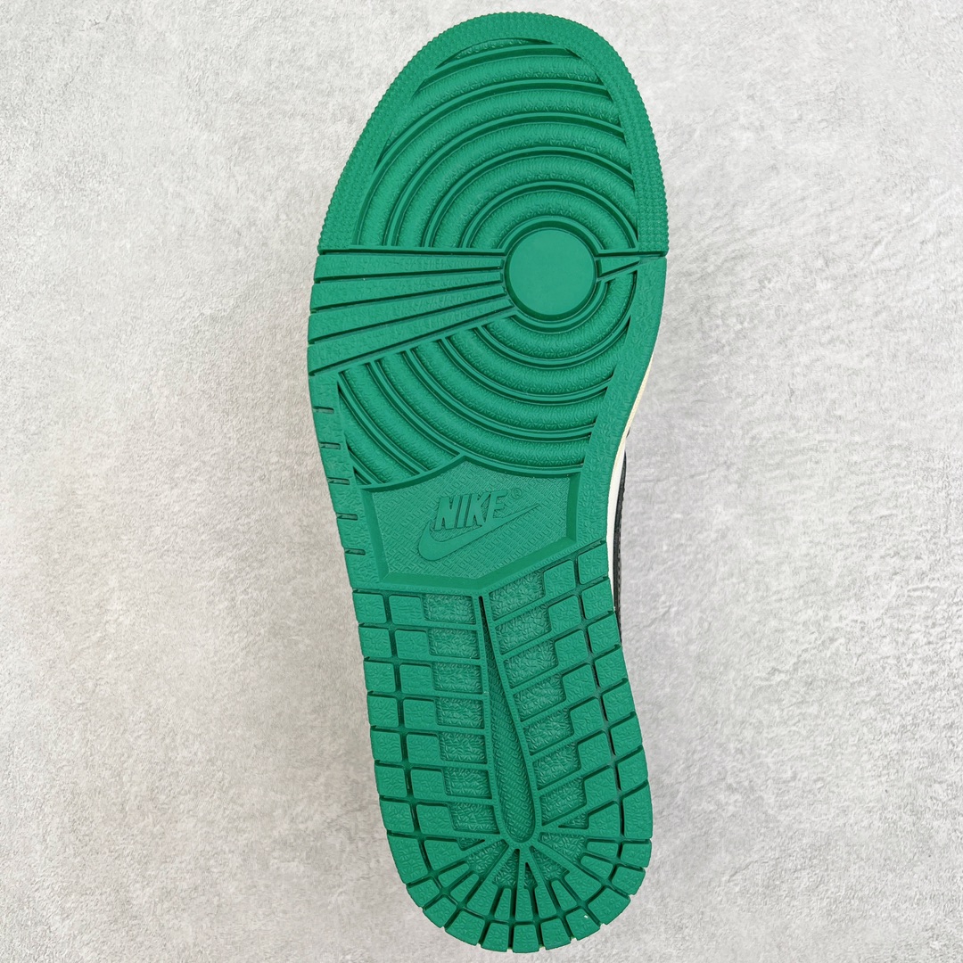 图片[9]-＃KZ神版莞产 Travis Scott x Fragment x Air Jordan AJ1 Low OG SP 三方联名闪电倒钩黑白绿低帮 DM7866-128 全系列配色 外贸特供批次 新配色不断更新开发 市场中端王者 全套原纸板楦头开发 确保原汁原味 完美呈现一代版型 一比一鞋头弧度高度鞋身弧度 此版本只针对中端市场 细节品控鞋型随意秒杀市面同价位 鞋型完美 不臃肿别扭 头层皮料加持 用料绝不含糊 进口玻璃冲刀皮料裁剪零毛边 电脑针车工艺 超高鞋面清洁度 最高QC检验标准 控制溢胶瑕疵 原盒原配 飞翼3D高频深度立体 工艺方面大到整体鞋型 漏斗收腰 底线拉帮 LOGO立体程度 小到针眼排布 载片对称 冲孔效果 鞋标规范 鞋垫背胶等等 无一不是口碑收割 每双都是一个回头客 尺码：36 36.5 37.5 38 38.5 39 40 40.5 41 42 42.5 43 44 44.5 45 46 47.5-选品中心