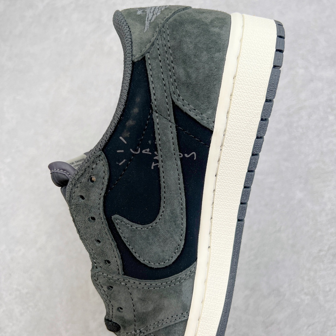 图片[7]-＃KZ神版莞产 Travis Scott x Air Jordan AJ1 Low OG SP TS联名深灰倒钩低帮 DM7866-001 全系列配色 外贸特供批次 新配色不断更新开发 市场中端王者 全套原纸板楦头开发 确保原汁原味 完美呈现一代版型 一比一鞋头弧度高度鞋身弧度 此版本只针对中端市场 细节品控鞋型随意秒杀市面同价位 鞋型完美 不臃肿别扭 头层皮料加持 用料绝不含糊 进口玻璃冲刀皮料裁剪零毛边 电脑针车工艺 超高鞋面清洁度 最高QC检验标准 控制溢胶瑕疵 原盒原配 飞翼3D高频深度立体 工艺方面大到整体鞋型 漏斗收腰 底线拉帮 LOGO立体程度 小到针眼排布 载片对称 冲孔效果 鞋标规范 鞋垫背胶等等 无一不是口碑收割 每双都是一个回头客 尺码：36 36.5 37.5 38 38.5 39 40 40.5 41 42 42.5 43 44 44.5 45 46 47.5-选品中心