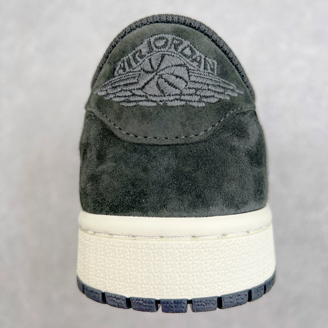 图片[8]-＃KZ神版莞产 Travis Scott x Air Jordan AJ1 Low OG SP TS联名深灰倒钩低帮 DM7866-001 全系列配色 外贸特供批次 新配色不断更新开发 市场中端王者 全套原纸板楦头开发 确保原汁原味 完美呈现一代版型 一比一鞋头弧度高度鞋身弧度 此版本只针对中端市场 细节品控鞋型随意秒杀市面同价位 鞋型完美 不臃肿别扭 头层皮料加持 用料绝不含糊 进口玻璃冲刀皮料裁剪零毛边 电脑针车工艺 超高鞋面清洁度 最高QC检验标准 控制溢胶瑕疵 原盒原配 飞翼3D高频深度立体 工艺方面大到整体鞋型 漏斗收腰 底线拉帮 LOGO立体程度 小到针眼排布 载片对称 冲孔效果 鞋标规范 鞋垫背胶等等 无一不是口碑收割 每双都是一个回头客 尺码：36 36.5 37.5 38 38.5 39 40 40.5 41 42 42.5 43 44 44.5 45 46 47.5-选品中心