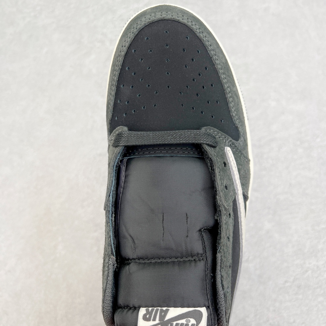 图片[4]-＃KZ神版莞产 Travis Scott x Air Jordan AJ1 Low OG SP TS联名深灰倒钩低帮 DM7866-001 全系列配色 外贸特供批次 新配色不断更新开发 市场中端王者 全套原纸板楦头开发 确保原汁原味 完美呈现一代版型 一比一鞋头弧度高度鞋身弧度 此版本只针对中端市场 细节品控鞋型随意秒杀市面同价位 鞋型完美 不臃肿别扭 头层皮料加持 用料绝不含糊 进口玻璃冲刀皮料裁剪零毛边 电脑针车工艺 超高鞋面清洁度 最高QC检验标准 控制溢胶瑕疵 原盒原配 飞翼3D高频深度立体 工艺方面大到整体鞋型 漏斗收腰 底线拉帮 LOGO立体程度 小到针眼排布 载片对称 冲孔效果 鞋标规范 鞋垫背胶等等 无一不是口碑收割 每双都是一个回头客 尺码：36 36.5 37.5 38 38.5 39 40 40.5 41 42 42.5 43 44 44.5 45 46 47.5-选品中心