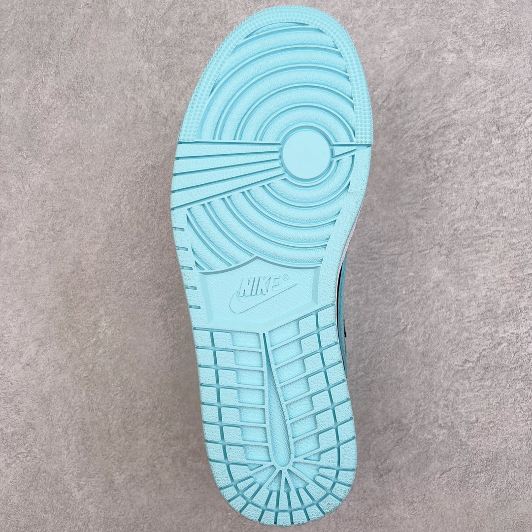 图片[9]-＃KZ神版莞产 Travis Scott x Air Jordan AJ1 Low OG TS联名黑白蒂芙尼绿倒钩低帮 DM7866-701 全系列配色 外贸特供批次 新配色不断更新开发 市场中端王者 全套原纸板楦头开发 确保原汁原味 完美呈现一代版型 一比一鞋头弧度高度鞋身弧度 此版本只针对中端市场 细节品控鞋型随意秒杀市面同价位 鞋型完美 不臃肿别扭 头层皮料加持 用料绝不含糊 进口玻璃冲刀皮料裁剪零毛边 电脑针车工艺 超高鞋面清洁度 最高QC检验标准 控制溢胶瑕疵 原盒原配 飞翼3D高频深度立体 工艺方面大到整体鞋型 漏斗收腰 底线拉帮 LOGO立体程度 小到针眼排布 载片对称 冲孔效果 鞋标规范 鞋垫背胶等等 无一不是口碑收割 每双都是一个回头客 尺码：36 36.5 37.5 38 38.5 39 40 40.5 41 42 42.5 43 44 44.5 45 46 47.5-选品中心