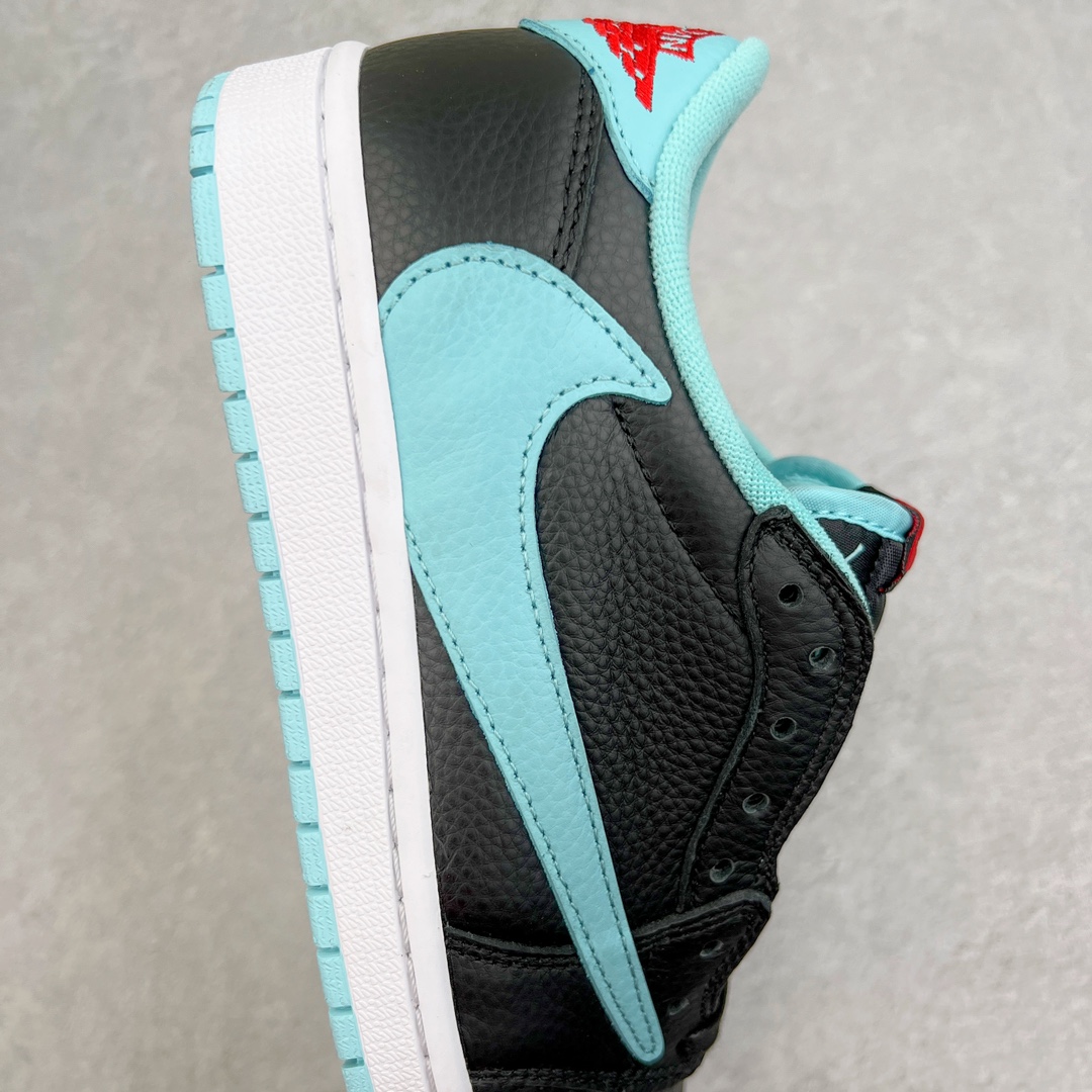 图片[6]-＃KZ神版莞产 Travis Scott x Air Jordan AJ1 Low OG TS联名黑白蒂芙尼绿倒钩低帮 DM7866-701 全系列配色 外贸特供批次 新配色不断更新开发 市场中端王者 全套原纸板楦头开发 确保原汁原味 完美呈现一代版型 一比一鞋头弧度高度鞋身弧度 此版本只针对中端市场 细节品控鞋型随意秒杀市面同价位 鞋型完美 不臃肿别扭 头层皮料加持 用料绝不含糊 进口玻璃冲刀皮料裁剪零毛边 电脑针车工艺 超高鞋面清洁度 最高QC检验标准 控制溢胶瑕疵 原盒原配 飞翼3D高频深度立体 工艺方面大到整体鞋型 漏斗收腰 底线拉帮 LOGO立体程度 小到针眼排布 载片对称 冲孔效果 鞋标规范 鞋垫背胶等等 无一不是口碑收割 每双都是一个回头客 尺码：36 36.5 37.5 38 38.5 39 40 40.5 41 42 42.5 43 44 44.5 45 46 47.5-选品中心