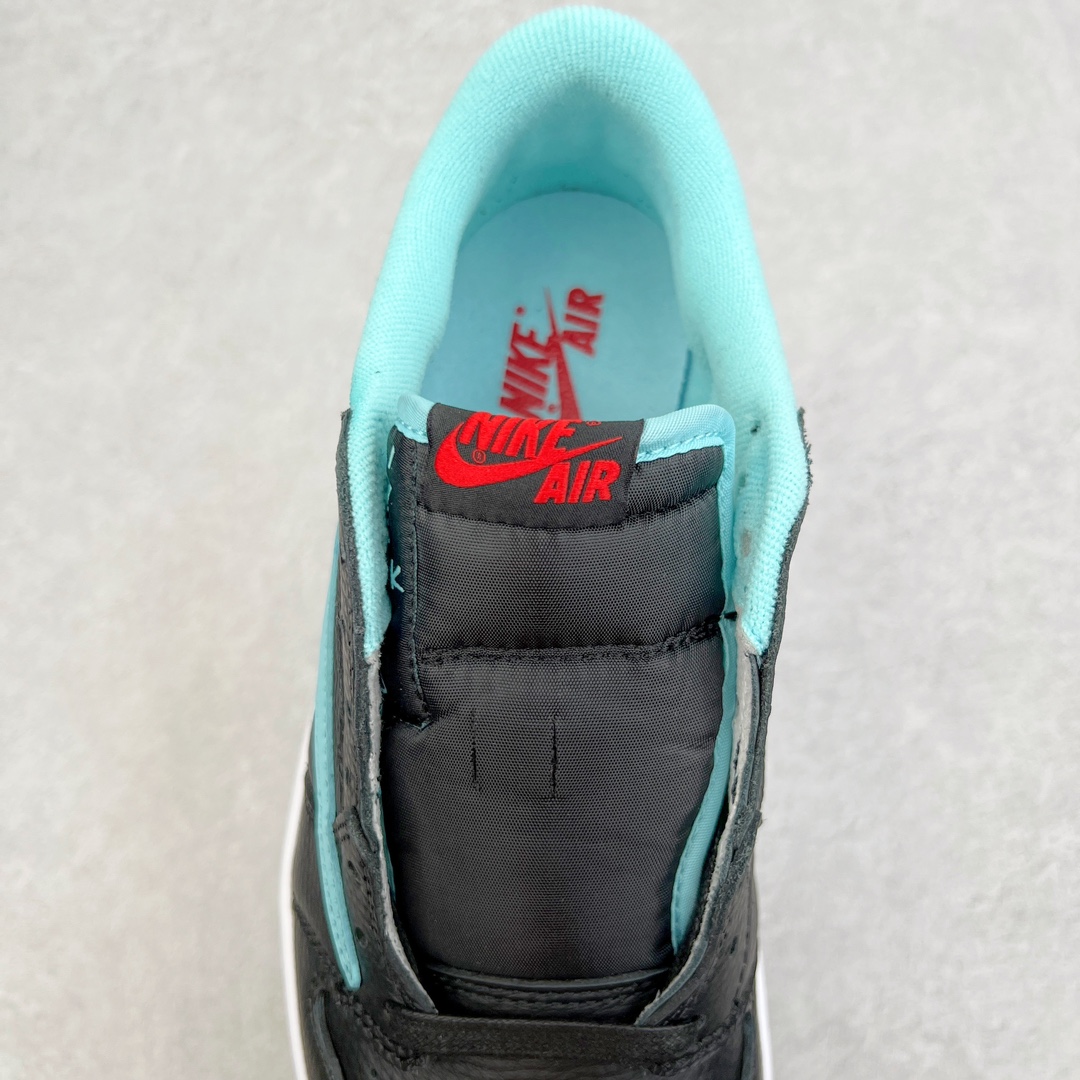 图片[5]-＃KZ神版莞产 Travis Scott x Air Jordan AJ1 Low OG TS联名黑白蒂芙尼绿倒钩低帮 DM7866-701 全系列配色 外贸特供批次 新配色不断更新开发 市场中端王者 全套原纸板楦头开发 确保原汁原味 完美呈现一代版型 一比一鞋头弧度高度鞋身弧度 此版本只针对中端市场 细节品控鞋型随意秒杀市面同价位 鞋型完美 不臃肿别扭 头层皮料加持 用料绝不含糊 进口玻璃冲刀皮料裁剪零毛边 电脑针车工艺 超高鞋面清洁度 最高QC检验标准 控制溢胶瑕疵 原盒原配 飞翼3D高频深度立体 工艺方面大到整体鞋型 漏斗收腰 底线拉帮 LOGO立体程度 小到针眼排布 载片对称 冲孔效果 鞋标规范 鞋垫背胶等等 无一不是口碑收割 每双都是一个回头客 尺码：36 36.5 37.5 38 38.5 39 40 40.5 41 42 42.5 43 44 44.5 45 46 47.5-选品中心