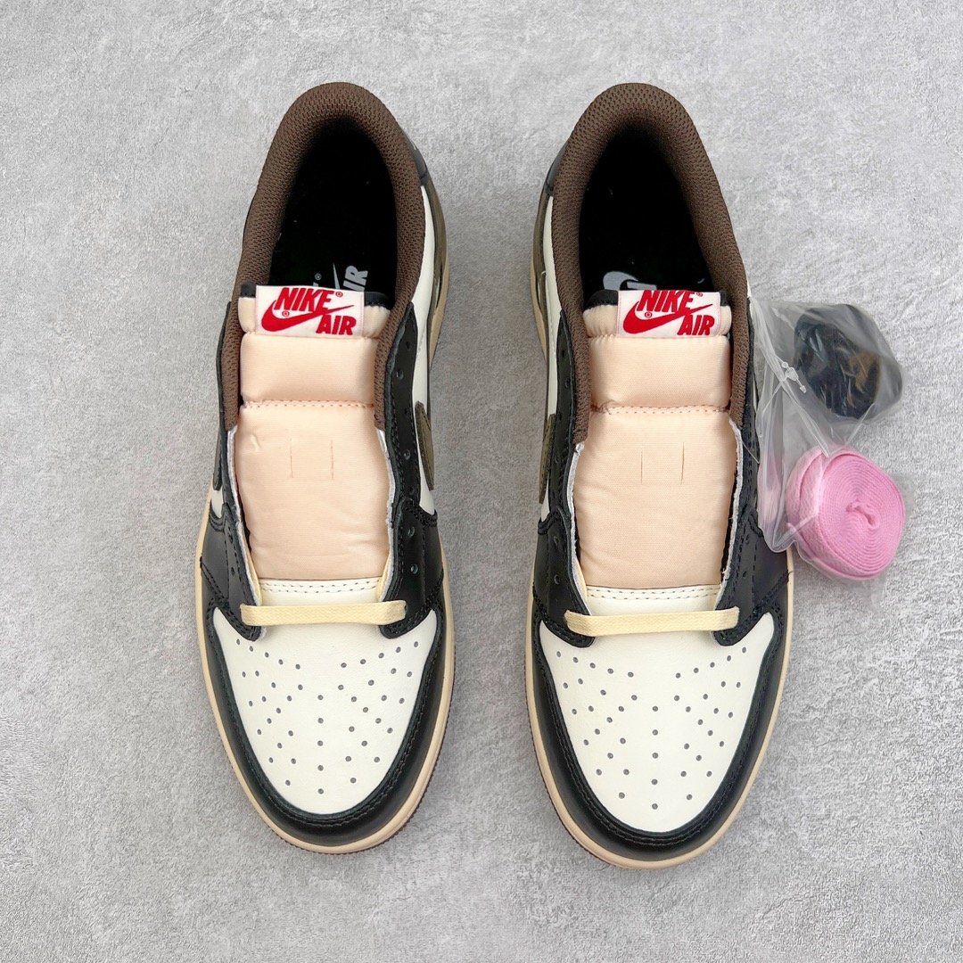图片[2]-＃KZ神版莞产 Air Jordan AJ1 Low OG 低帮 摩卡小倒钩 CQ4277-105 外贸特供批次 新配色不断更新开发 市场中端王者 全套原纸板楦头开发 确保原汁原味 完美呈现一代版型 一比一鞋头弧度高度鞋身弧度 此版本只针对中端市场 细节品控鞋型随意秒杀市面同价位 鞋型完美 不臃肿别扭 头层皮料加持 用料绝不含糊 进口玻璃冲刀皮料裁剪零毛边 电脑针车工艺 超高鞋面清洁度 最高QC检验标准 控制溢胶瑕疵 原盒原配 飞翼3D高频深度立体 工艺方面大到整体鞋型 漏斗收腰 底线拉帮 LOGO立体程度 小到针眼排布 载片对称 冲孔效果 鞋标规范 鞋垫背胶等等 无一不是口碑收割 每双都是一个回头客 尺码：36 36.5 37.5 38 38.5 39 40 40.5 41 42 42.5 43 44 44.5 45 46 47.5-选品中心