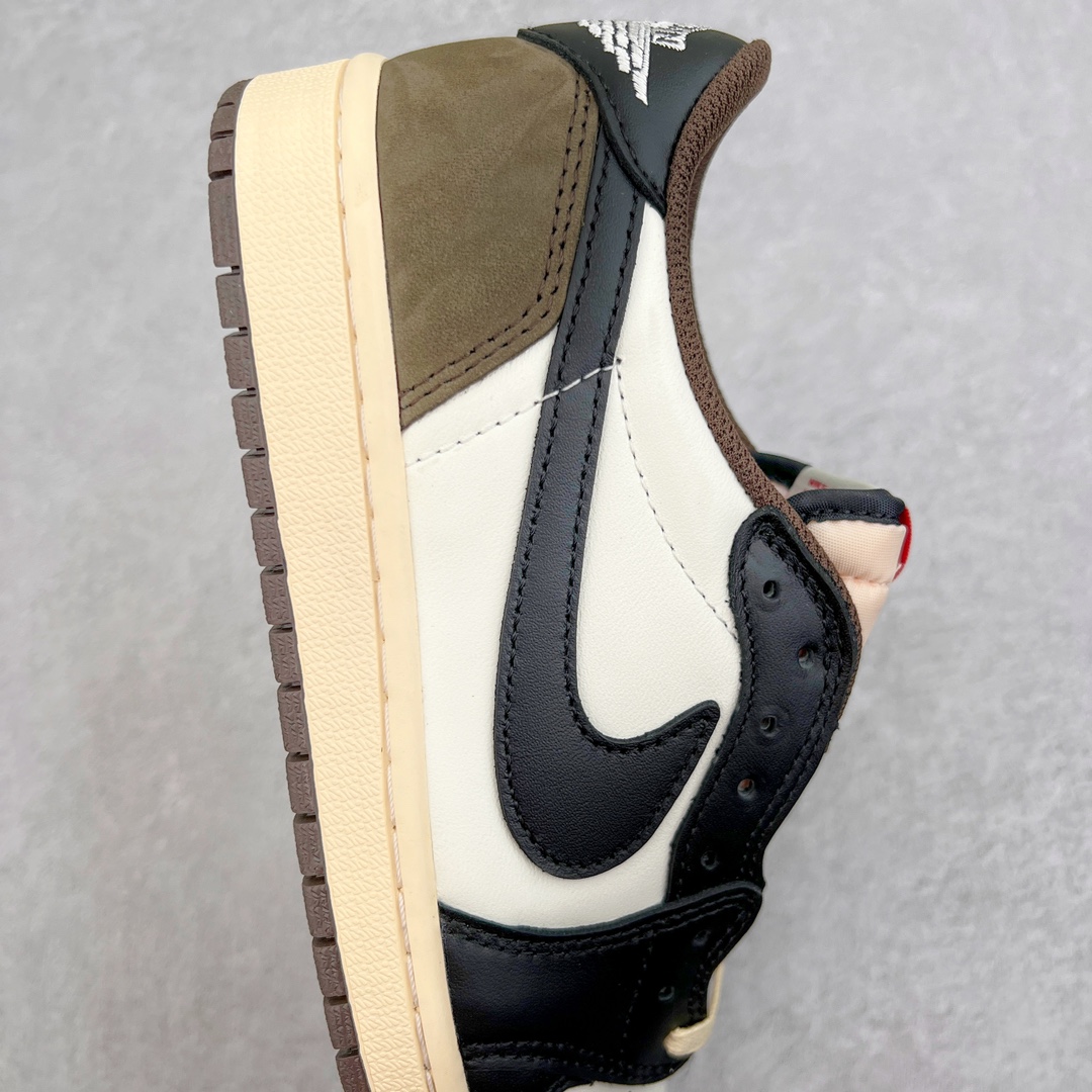 图片[6]-＃KZ神版莞产 Air Jordan AJ1 Low OG 低帮 摩卡小倒钩 CQ4277-105 外贸特供批次 新配色不断更新开发 市场中端王者 全套原纸板楦头开发 确保原汁原味 完美呈现一代版型 一比一鞋头弧度高度鞋身弧度 此版本只针对中端市场 细节品控鞋型随意秒杀市面同价位 鞋型完美 不臃肿别扭 头层皮料加持 用料绝不含糊 进口玻璃冲刀皮料裁剪零毛边 电脑针车工艺 超高鞋面清洁度 最高QC检验标准 控制溢胶瑕疵 原盒原配 飞翼3D高频深度立体 工艺方面大到整体鞋型 漏斗收腰 底线拉帮 LOGO立体程度 小到针眼排布 载片对称 冲孔效果 鞋标规范 鞋垫背胶等等 无一不是口碑收割 每双都是一个回头客 尺码：36 36.5 37.5 38 38.5 39 40 40.5 41 42 42.5 43 44 44.5 45 46 47.5-选品中心