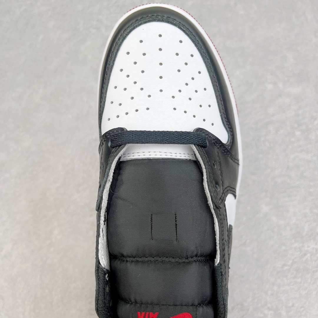 图片[4]-＃KZ神版莞产 Air Jordan AJ1 Low OG 低帮 黑脚趾 CZ0790-106 外贸特供批次 新配色不断更新开发 市场中端王者 全套原纸板楦头开发 确保原汁原味 完美呈现一代版型 一比一鞋头弧度高度鞋身弧度 此版本只针对中端市场 细节品控鞋型随意秒杀市面同价位 鞋型完美 不臃肿别扭 头层皮料加持 用料绝不含糊 进口玻璃冲刀皮料裁剪零毛边 电脑针车工艺 超高鞋面清洁度 最高QC检验标准 控制溢胶瑕疵 原盒原配 飞翼3D高频深度立体 工艺方面大到整体鞋型 漏斗收腰 底线拉帮 LOGO立体程度 小到针眼排布 载片对称 冲孔效果 鞋标规范 鞋垫背胶等等 无一不是口碑收割 每双都是一个回头客 尺码：36 36.5 37.5 38 38.5 39 40 40.5 41 42 42.5 43 44 44.5 45 46 47.5-选品中心