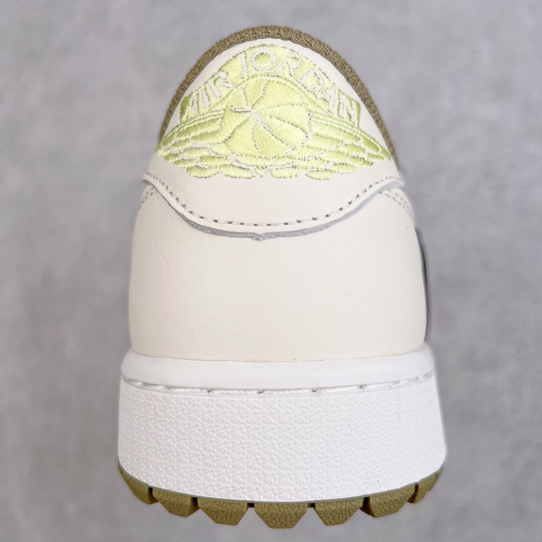图片[8]-＃KZ神版莞产 Travis Scott x Air Jordan AJ1 Low Golf \\\”Olive\\\” TS联名倒钩高尔夫低帮6.0 FZ3124-200 配色方面也基本照搬了倒钩3.0配色 以橄榄绿色为底 搭配米白色框架呈现 标志性的反钩Swoosh则以黑色点缀 材质方面以麂皮与皮革拼接设计 鞋舌标签部分则以柠檬黄色点缀 GOLF字样和飞人Logo也表明鞋款身份 内侧TS标志性的Cactus Jack厂牌元素依然保留 不过同样以改为了黑色 后跟处的飞翼刺绣也采用黄色缝线打造 最大的变化就是外底部分采用了特殊的Golf纹路 相比于普通的AJ1更加防滑 鞋垫上也带有飞翼、鬼脸、Travis Scott等双方合作的标志性元素 尺码：36 36.5 37.5 38 38.5 39 40 40.5 41 42 42.5 43 44 44.5 45 46 47.5-选品中心
