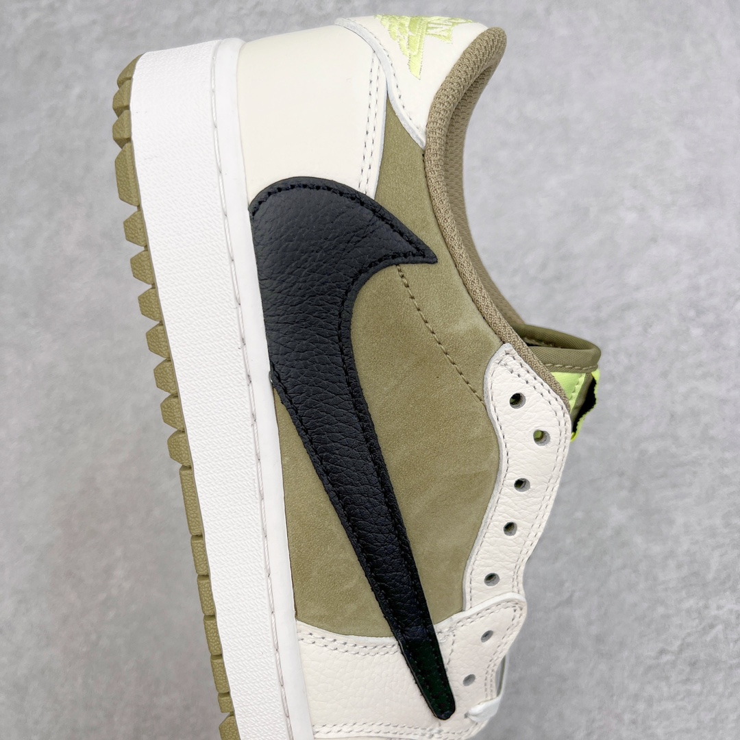 图片[6]-＃KZ神版莞产 Travis Scott x Air Jordan AJ1 Low Golf \\\”Olive\\\” TS联名倒钩高尔夫低帮6.0 FZ3124-200 配色方面也基本照搬了倒钩3.0配色 以橄榄绿色为底 搭配米白色框架呈现 标志性的反钩Swoosh则以黑色点缀 材质方面以麂皮与皮革拼接设计 鞋舌标签部分则以柠檬黄色点缀 GOLF字样和飞人Logo也表明鞋款身份 内侧TS标志性的Cactus Jack厂牌元素依然保留 不过同样以改为了黑色 后跟处的飞翼刺绣也采用黄色缝线打造 最大的变化就是外底部分采用了特殊的Golf纹路 相比于普通的AJ1更加防滑 鞋垫上也带有飞翼、鬼脸、Travis Scott等双方合作的标志性元素 尺码：36 36.5 37.5 38 38.5 39 40 40.5 41 42 42.5 43 44 44.5 45 46 47.5-选品中心