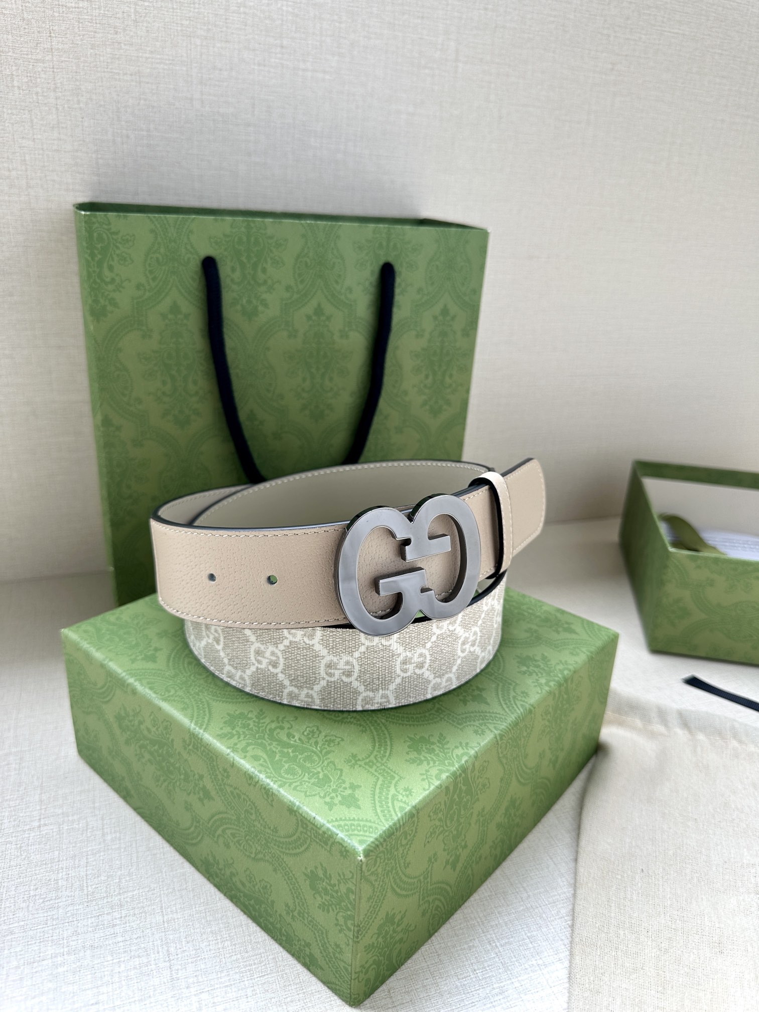 宽度4.0GUCCI历史细节和现代元