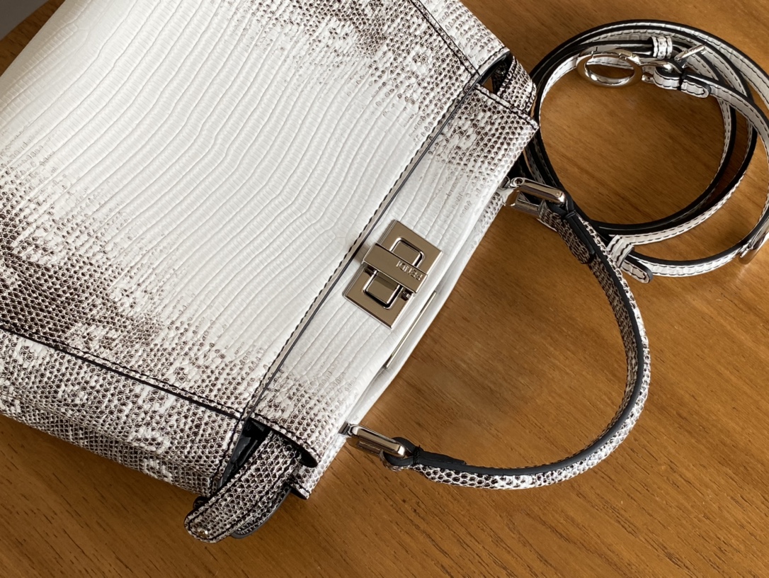 Fendi Peekaboo Fendi series first-layer calfskin with lizard skin pattern and lambskin lining. Stir-fried chicken's luxurious top-grade imported