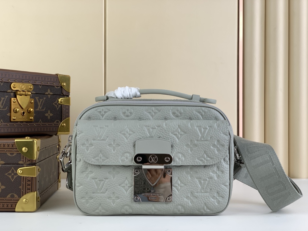 Louis Vuitton LV S-LOCK24 new product launch messenger bag is officially on sale in M23152, gray green grained Taurillon leather with embossed LV