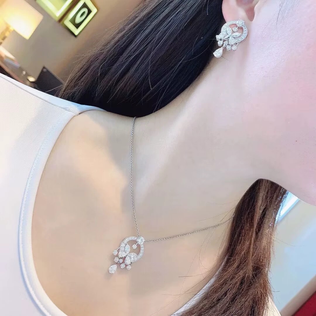 Ralph Lauren 奢侈格拉夫 顶尖的钻石珠宝品牌 奢侈 方钻 花园 蝴蝶 耳环 最高端 最爱的方钻 栩栩如生