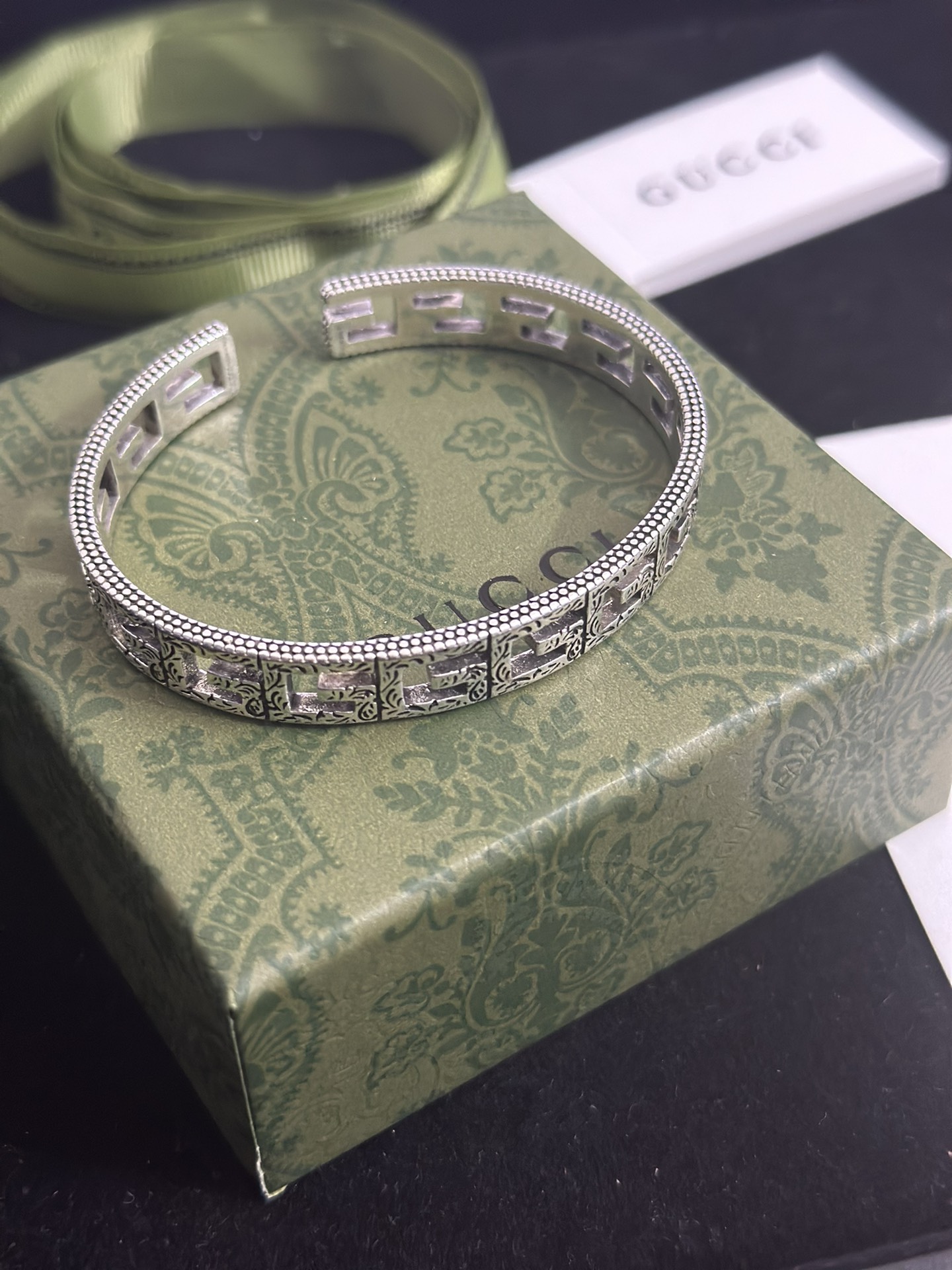 Two hundred and sixty cents of the counter. It’s a direct sale. The Guuc bracelet - 图片 6