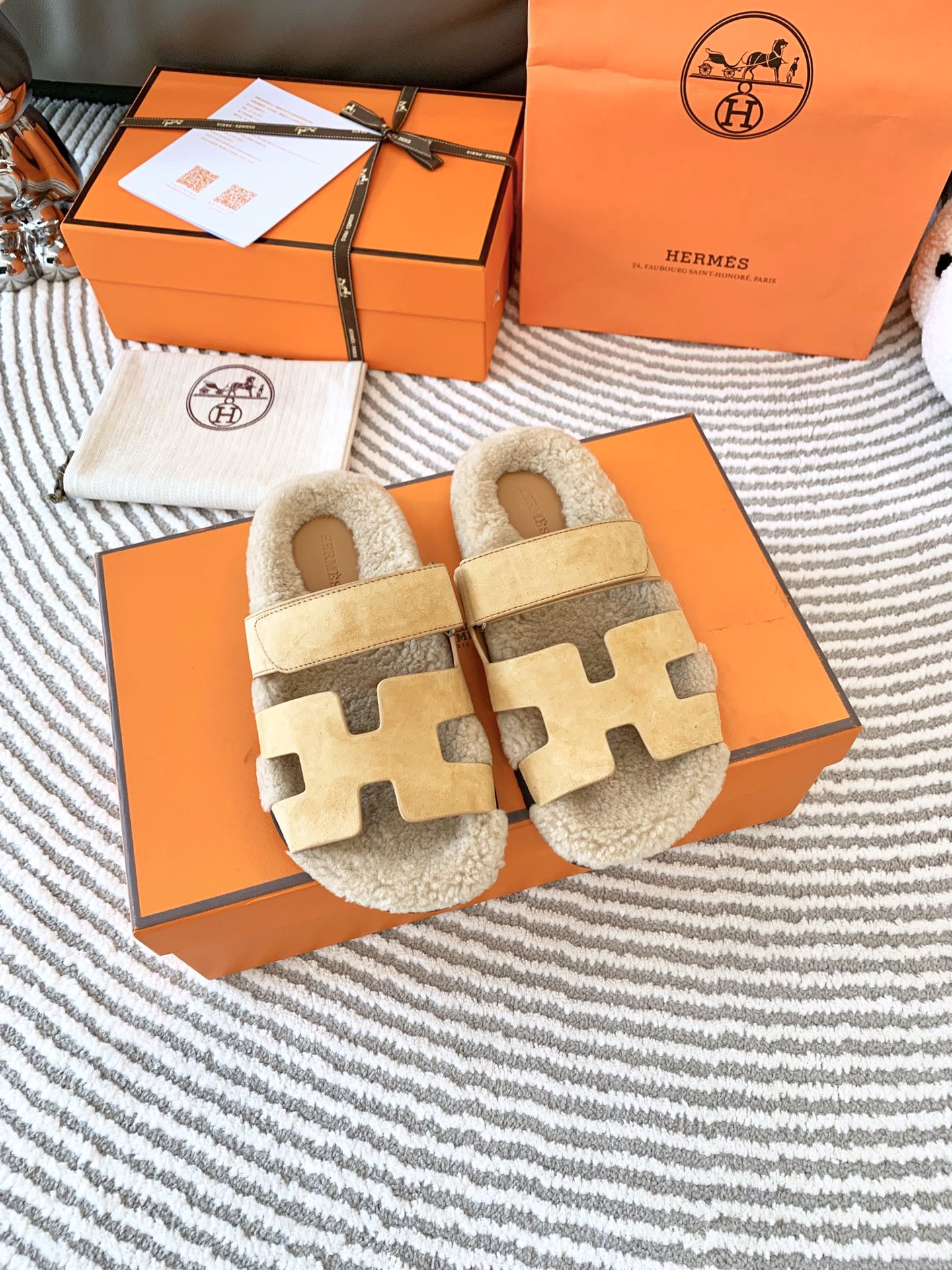 Réplica Top 1: 1
 Hermes Sapatos Sandálias Mulheres Homens Couro de vaca Lambswool TPU Colecção Verão Fashion Casual