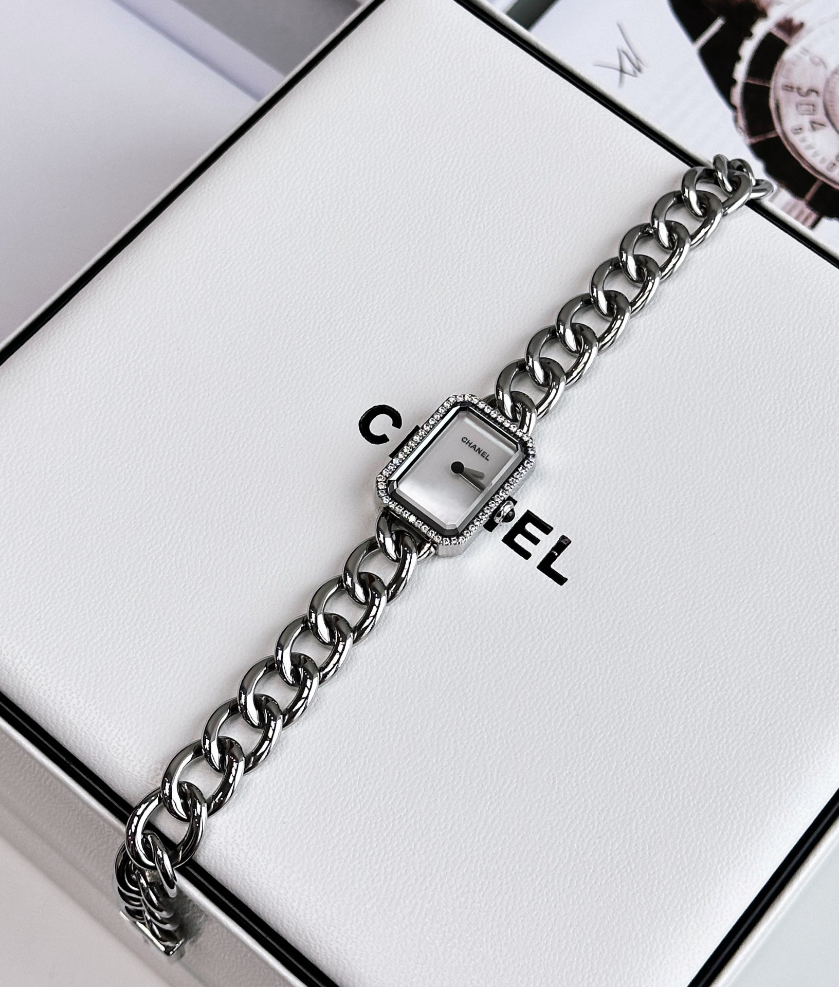 NO:392168,Chanel white!  , chanel19860909香奈儿白色！,,chanel,Watch