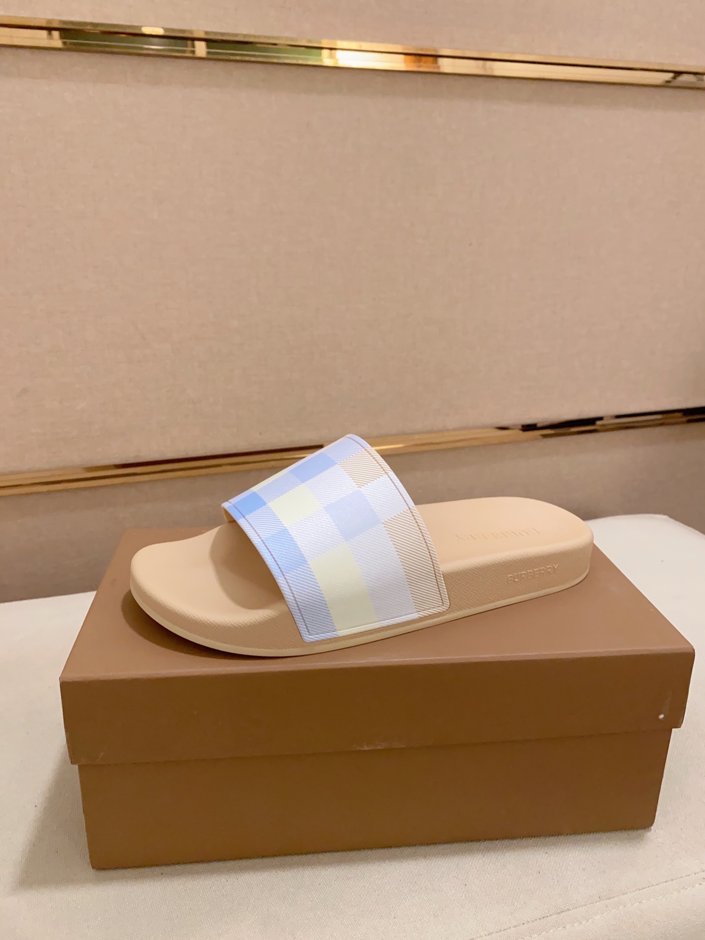 Factory Precio: [Burberry (Burberry) zapatillas] zapatos de los hombres de gama alta de la marca ofi