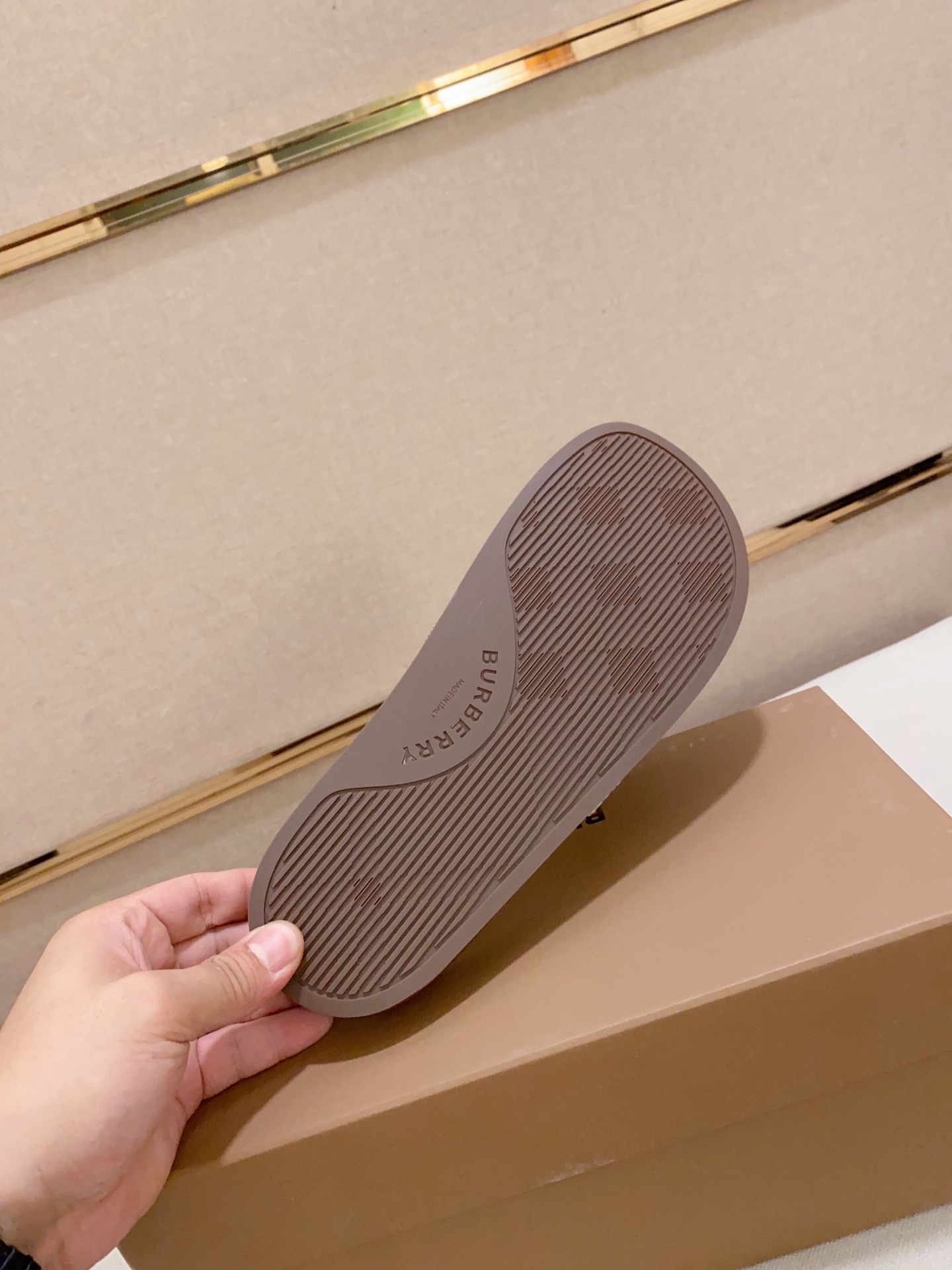 Factory Precio: [Burberry (Burberry) zapatillas] zapatos de los hombres de gama alta de la marca ofi