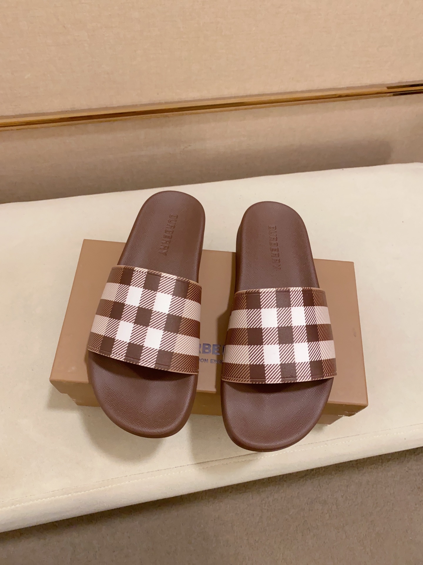 Factory Precio: [Burberry (Burberry) zapatillas] zapatos de los hombres de gama alta de la marca ofi