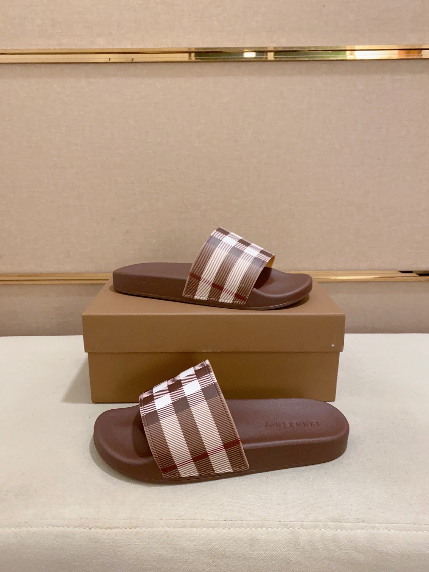 Factory Precio: [Burberry (Burberry) zapatillas] zapatos de los hombres de gama alta de la marca ofi