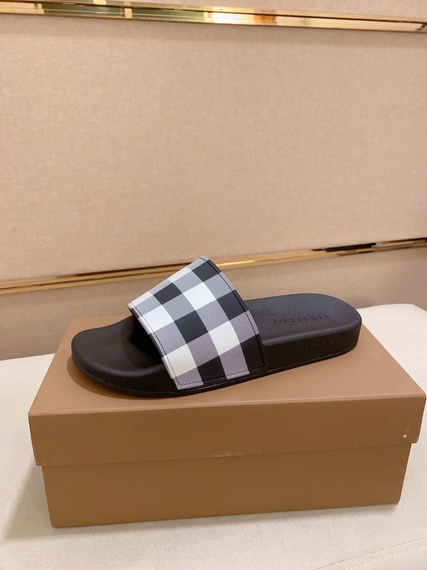 Factory Precio: [Burberry (Burberry) zapatillas] zapatos de los hombres de gama alta de la marca ofi