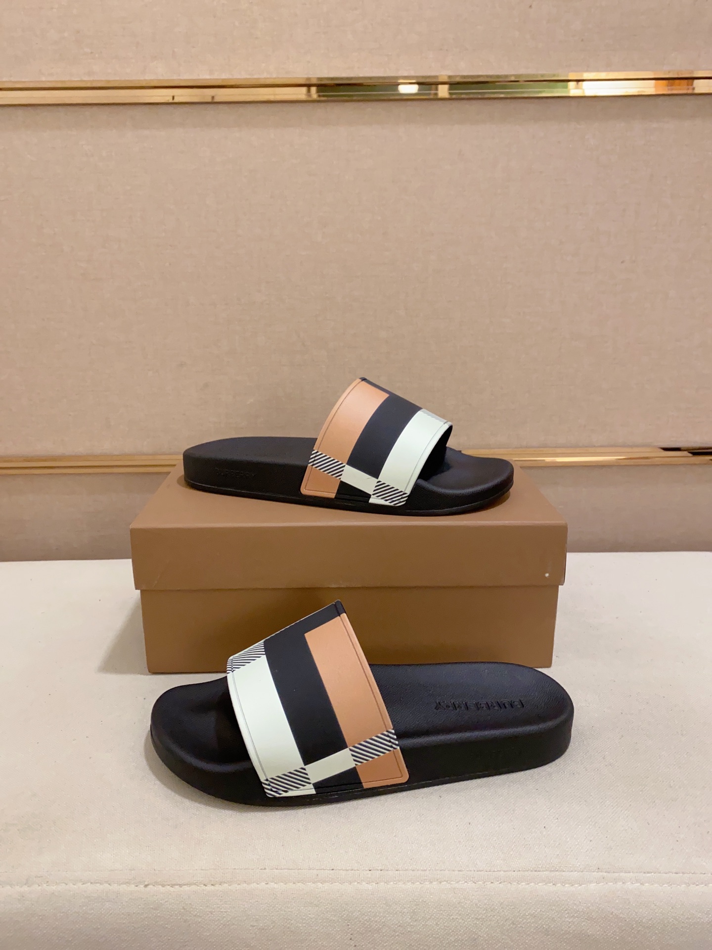 Factory Precio: [Burberry (Burberry) zapatillas] zapatos de los hombres de gama alta de la marca ofi