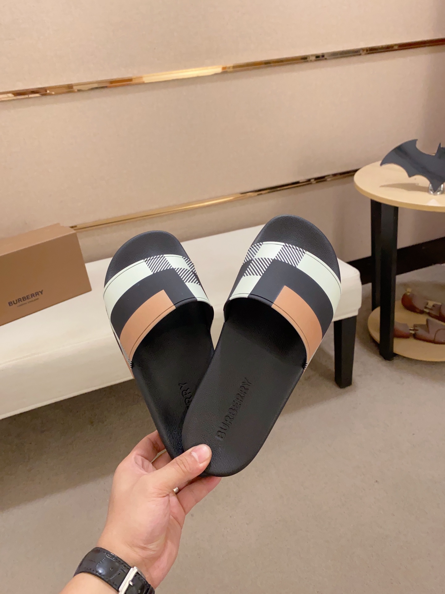 Factory Precio: [Burberry (Burberry) zapatillas] zapatos de los hombres de gama alta de la marca ofi