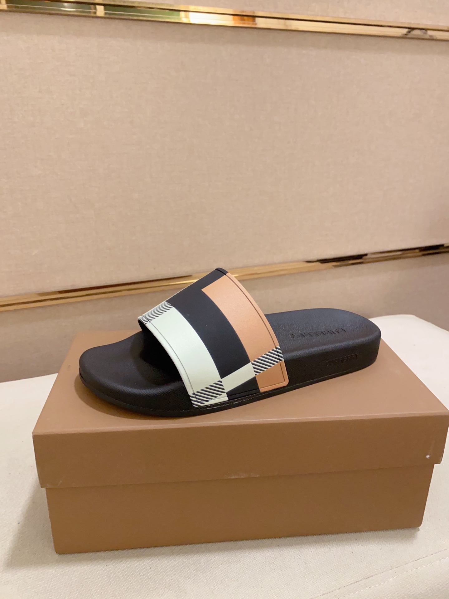 Factory Precio: [Burberry (Burberry) zapatillas] zapatos de los hombres de gama alta de la marca ofi