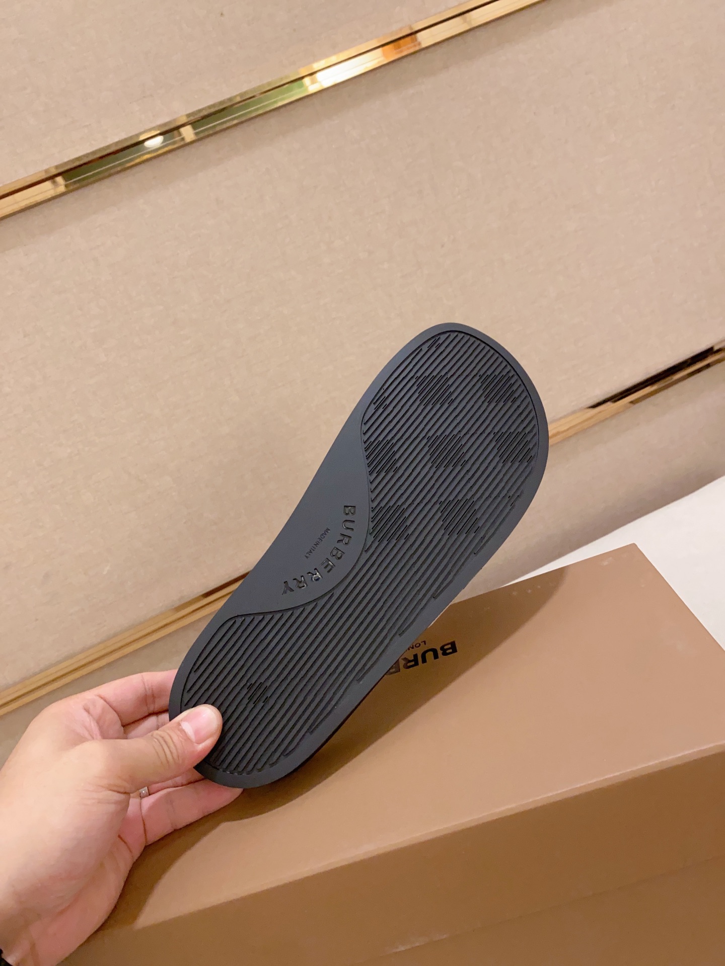 Factory Precio: [Burberry (Burberry) zapatillas] zapatos de los hombres de gama alta de la marca ofi
