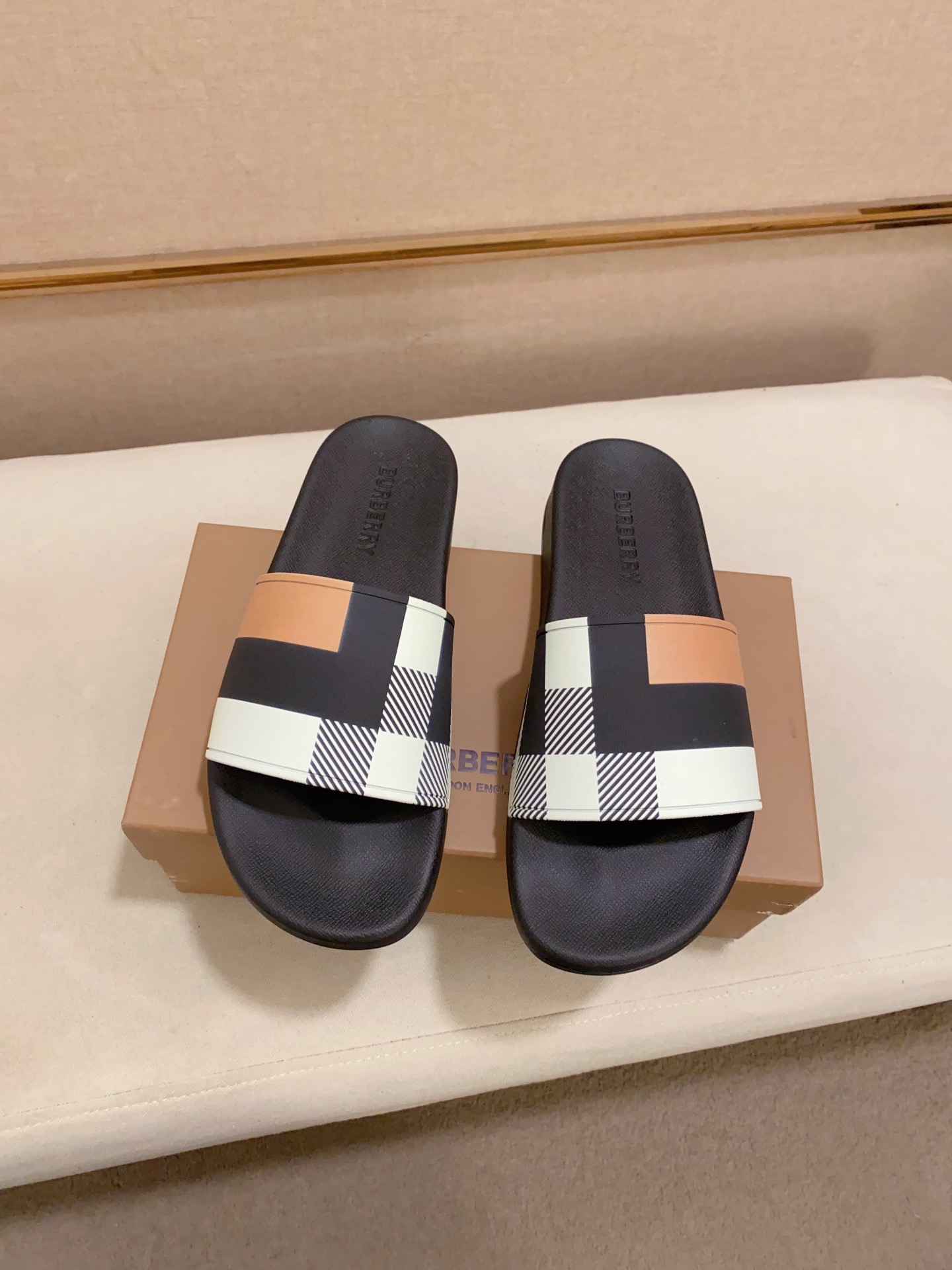Factory Precio: [Burberry (Burberry) zapatillas] zapatos de los hombres de gama alta de la marca ofi