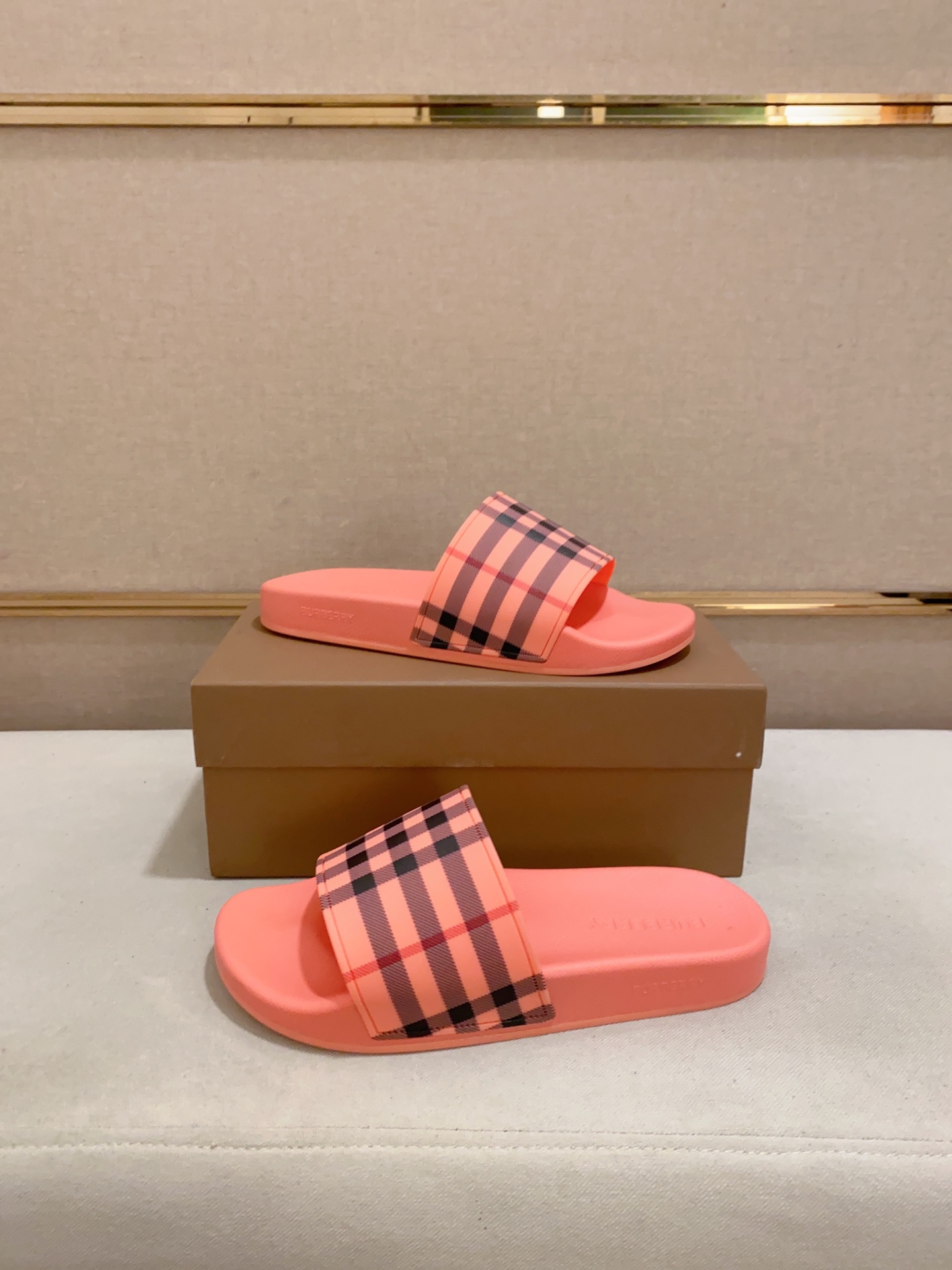 Factory Precio: [Burberry (Burberry) zapatillas] zapatos de los hombres de gama alta de la marca ofi