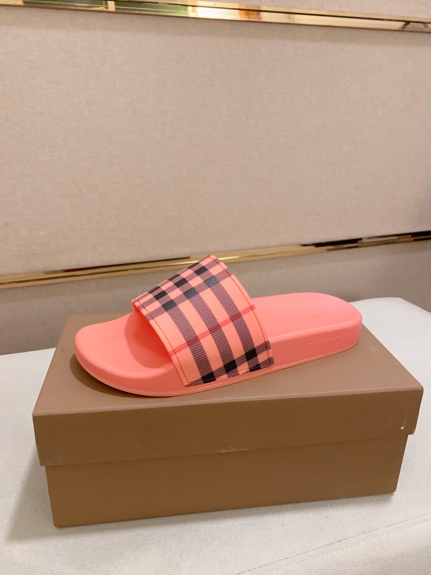 Factory Precio: [Burberry (Burberry) zapatillas] zapatos de los hombres de gama alta de la marca ofi