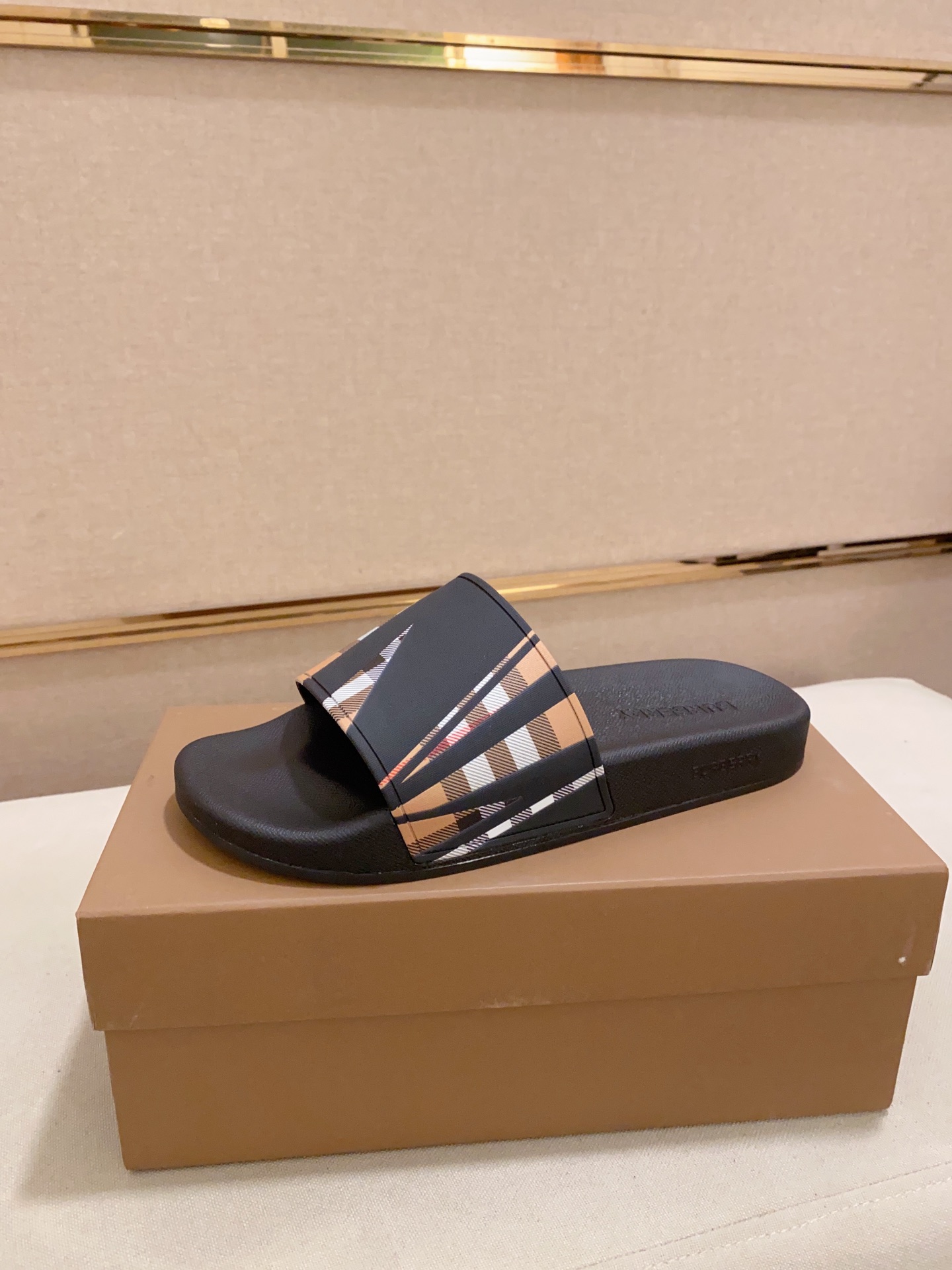 Factory Precio: [Burberry (Burberry) zapatillas] zapatos de los hombres de gama alta de la marca ofi