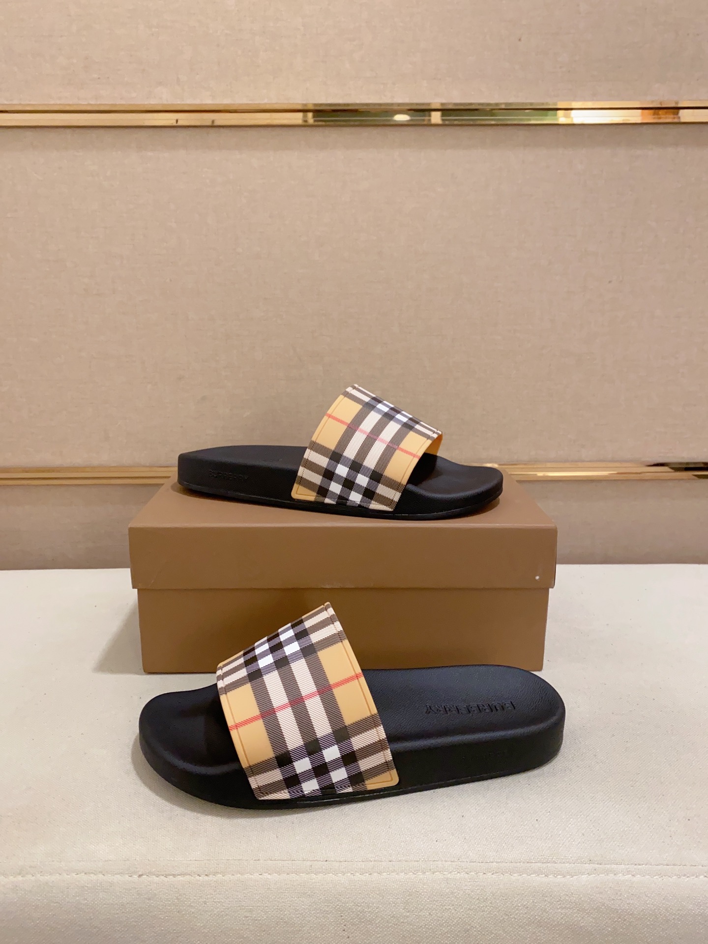 Factory Precio: [Burberry (Burberry) zapatillas] zapatos de los hombres de gama alta de la marca ofi