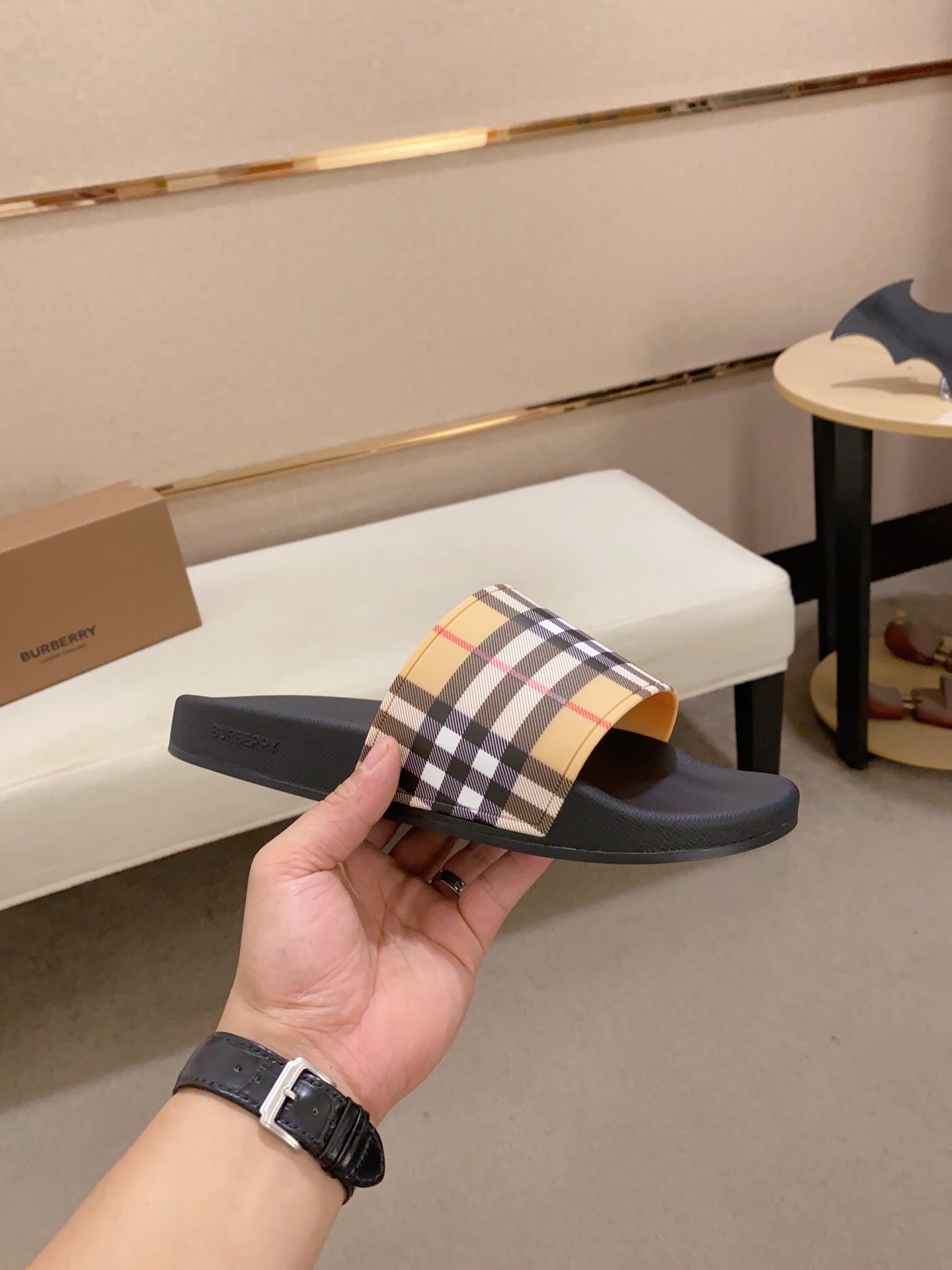 Factory Precio: [Burberry (Burberry) zapatillas] zapatos de los hombres de gama alta de la marca ofi