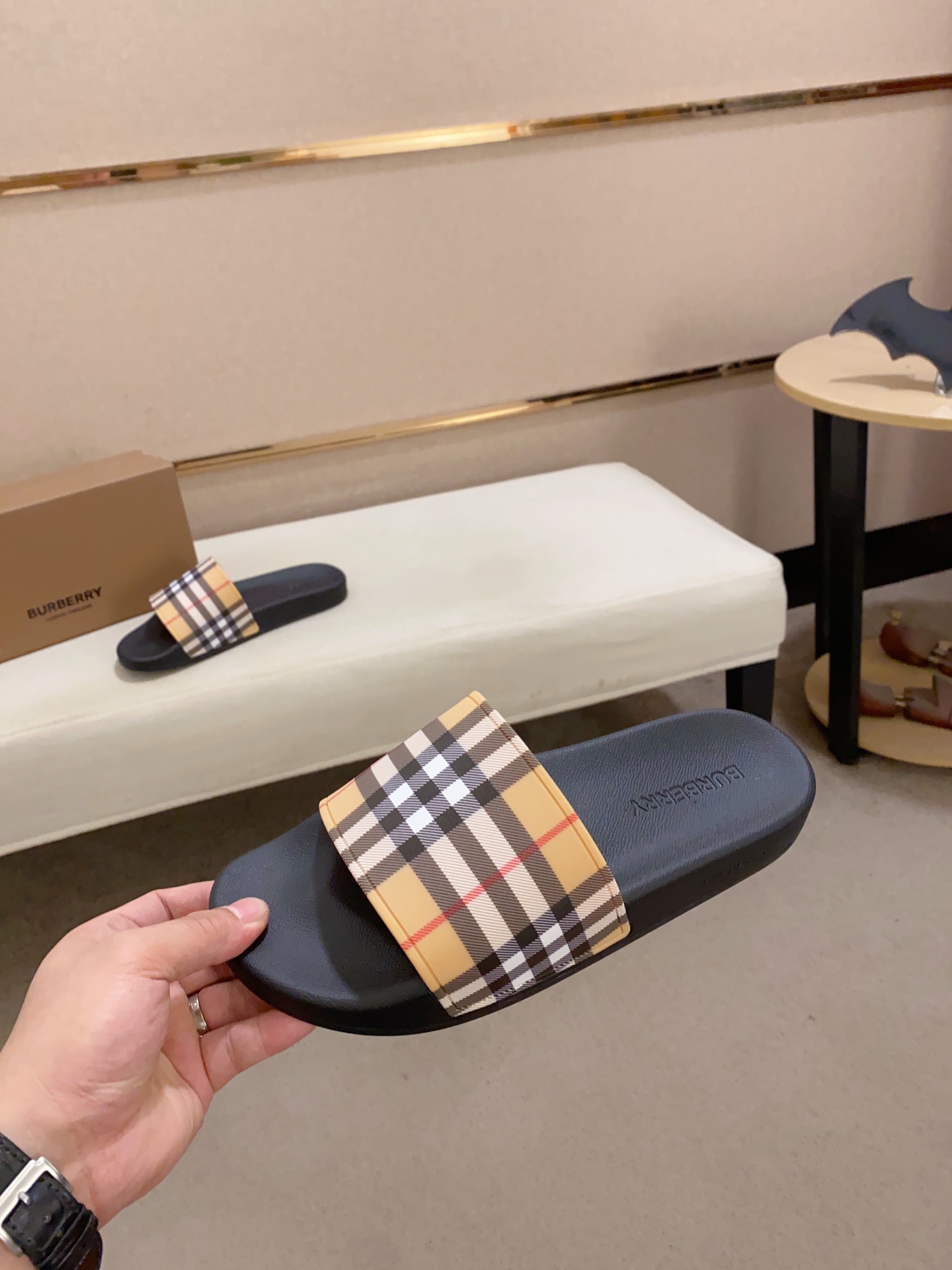 Factory Precio: [Burberry (Burberry) zapatillas] zapatos de los hombres de gama alta de la marca ofi