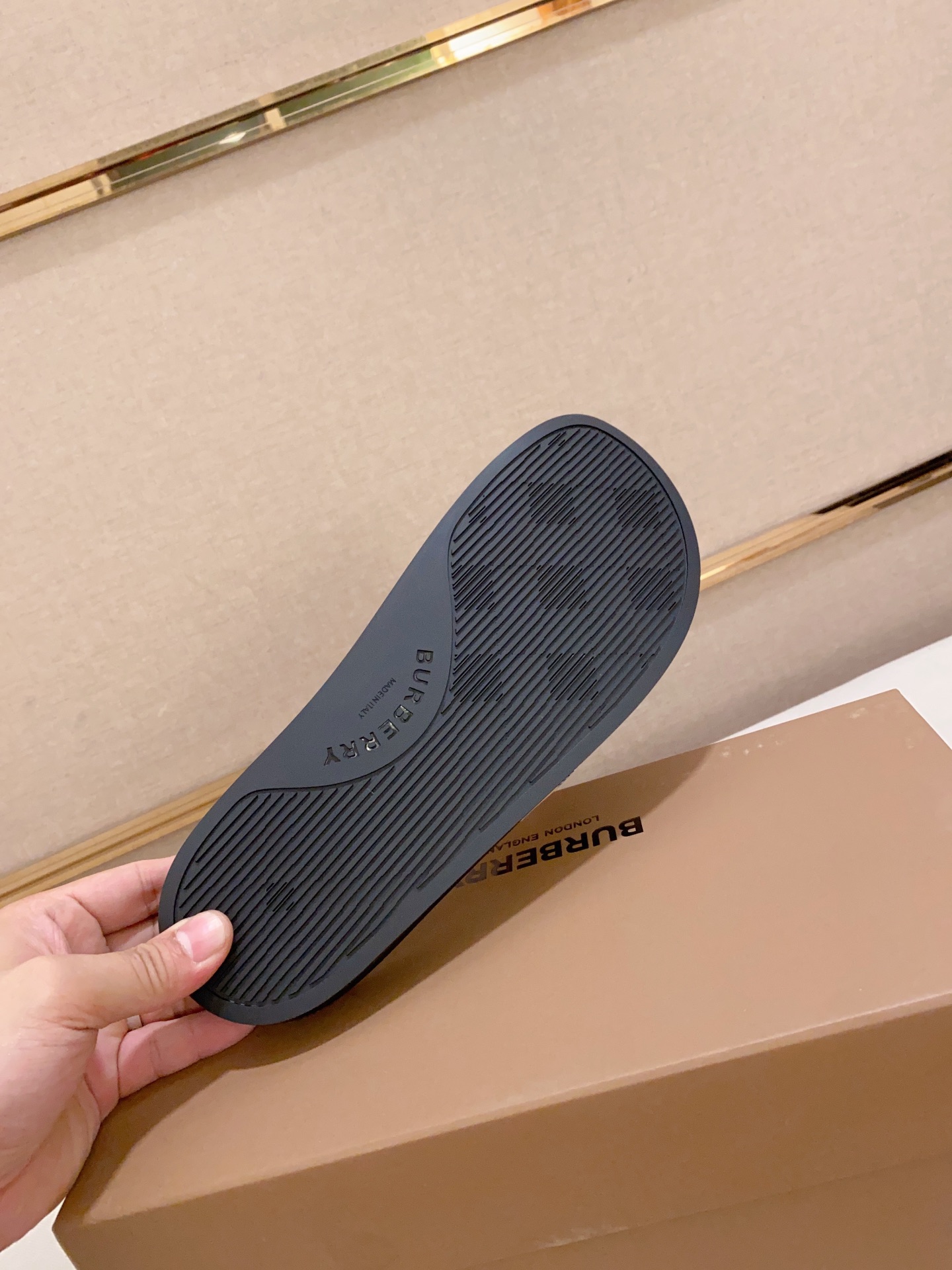 Factory Precio: [Burberry (Burberry) zapatillas] zapatos de los hombres de gama alta de la marca ofi