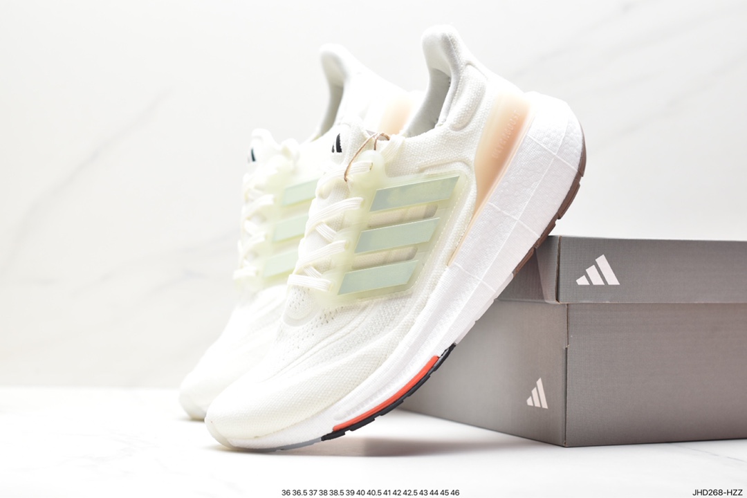 190 Adidas ULTRABOOST LIGHT轻弹系列低帮袜套式针织透气缓震休闲运动慢跑鞋 HQ6348