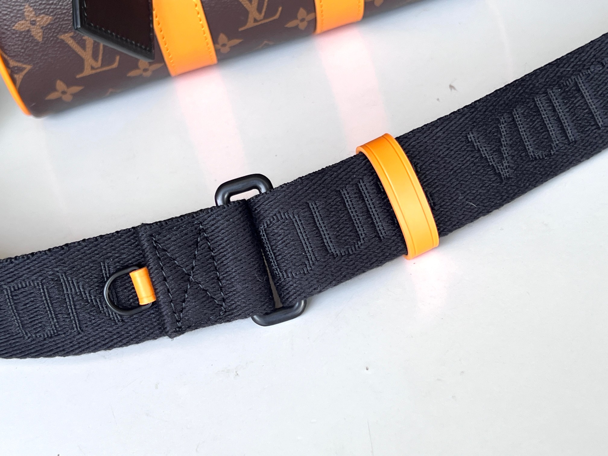 NO:200929,Original leather new product M46687 old-fashioned yellow leather men's bag pillow bag series Keeall handbag more details...,LV [top original list],louis vuitton19860909原厂皮新品 M46687老花黄皮 男包枕头包系列 Keeall 手袋更多细节……,LV【顶级原单】,louis vuitton,Bag