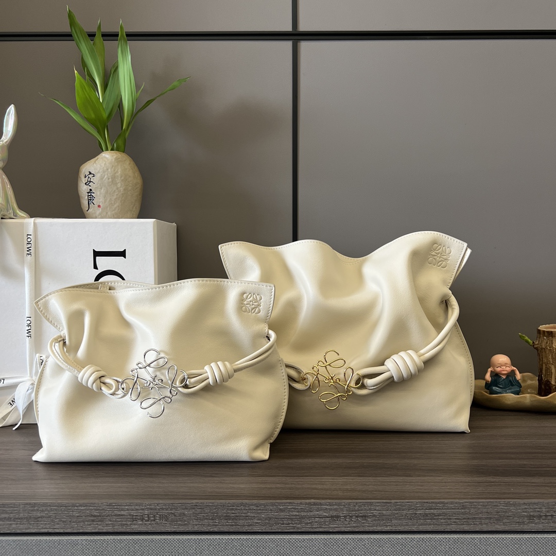 Loewe LuojiaLuo Yiwei brooch accessories with lucky bag renderings
