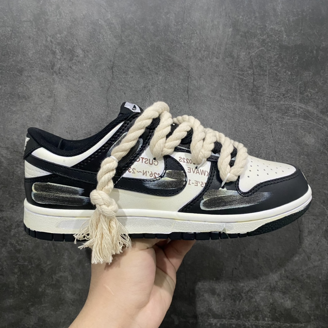 【纯原版】NK Dunk Low Retro 解构定制配色 麻绳绑带 氧化做旧DD1391-100n以拆线为创作灵感 结合OW拆解鞋带的风格 以DUNK进行设计 并加入了解构风独特的元素 同时给鞋子做了旧vibe风的效果 让整体效果更加潮流SIZE：36 36.5 37.5 38 38.5 39 40 40.5 41 42 42.5 43 44 44.5 45 46n-莆田鞋批发中心