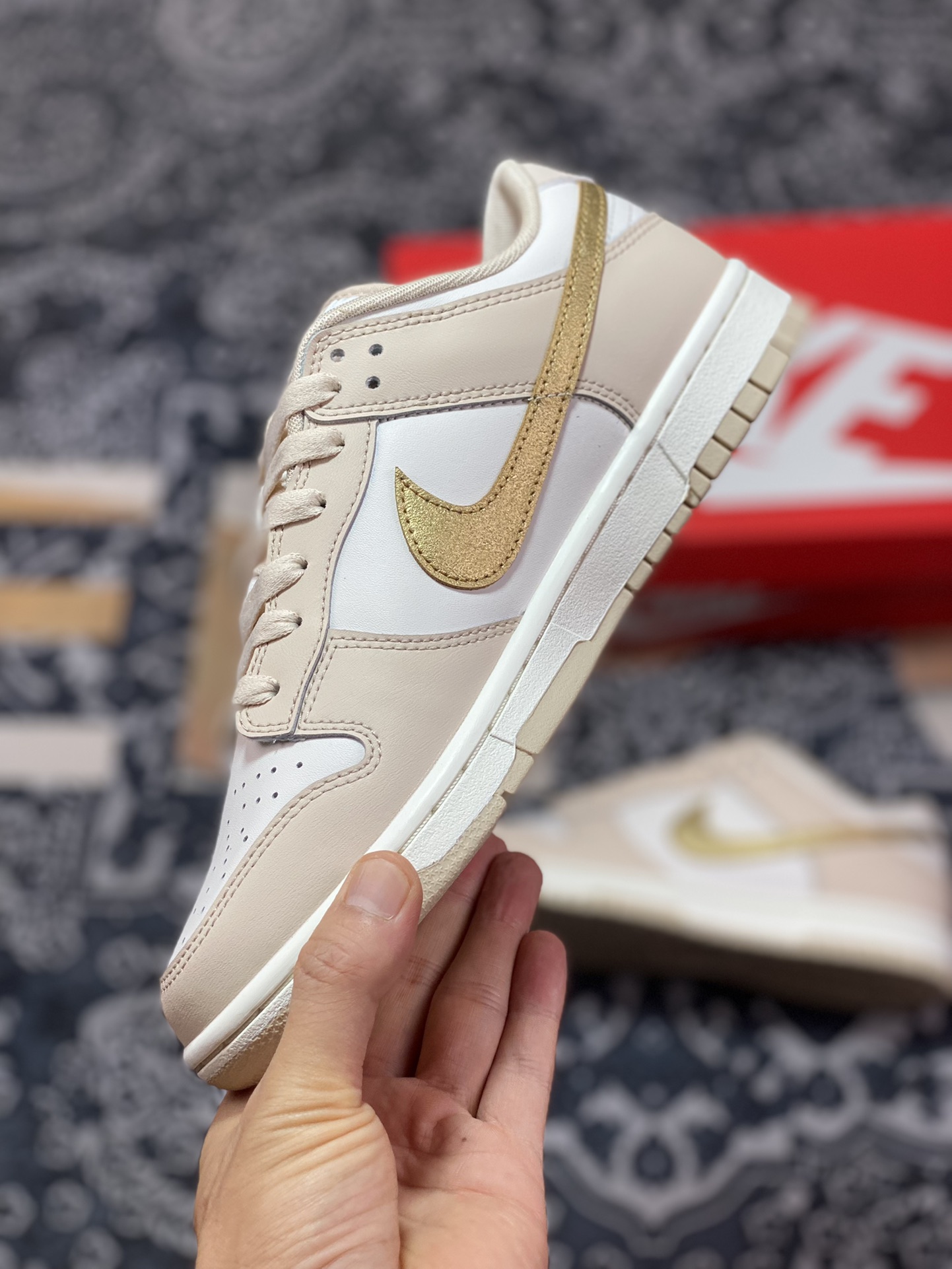 Nike SB Dunk Low ”Gold Swoosh” Dunk Series Low Shoes ”Apricot Platinum Hook” DX5930-001