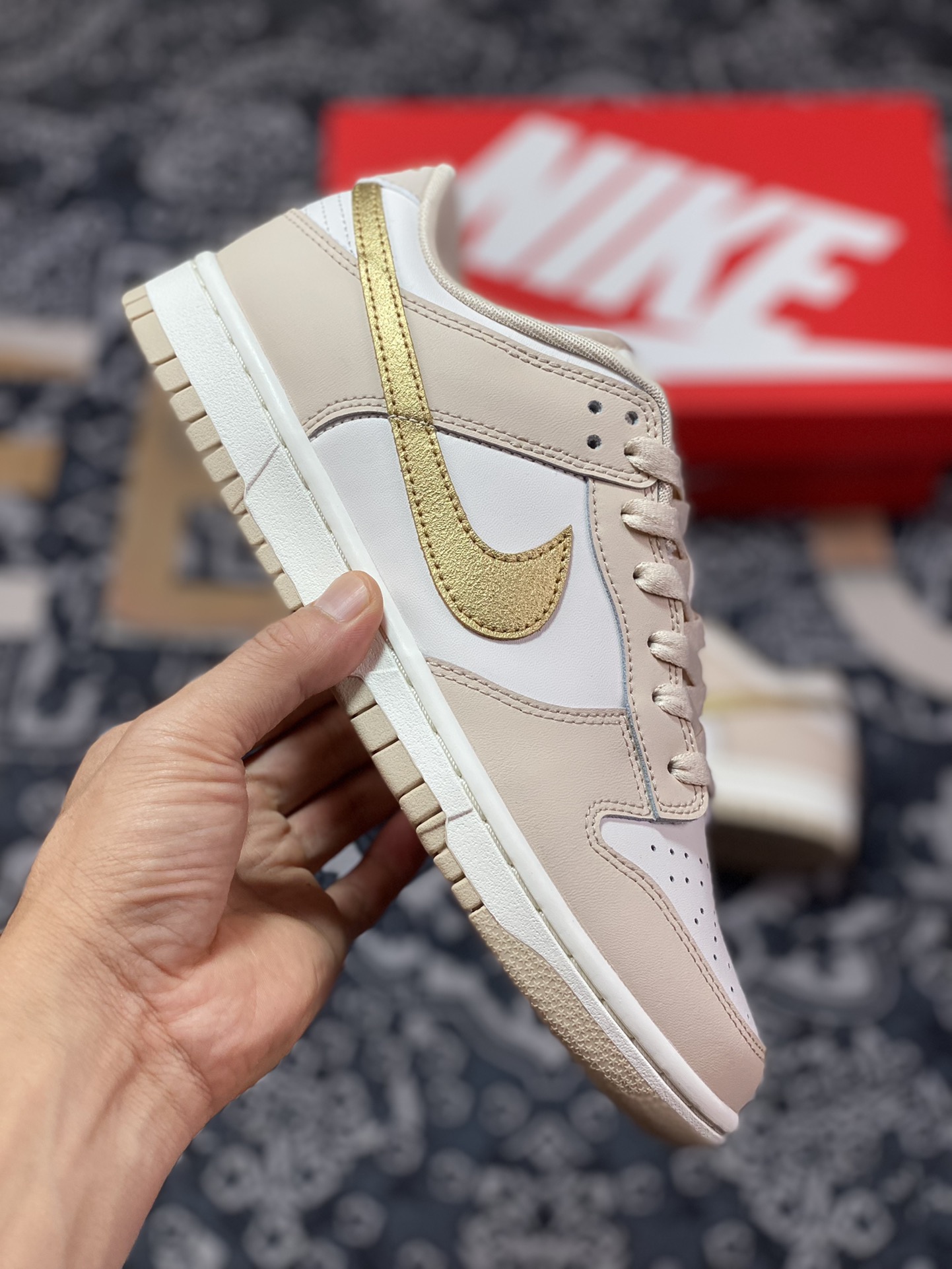 Nike SB Dunk Low ”Gold Swoosh” Dunk Series Low Shoes ”Apricot Platinum Hook” DX5930-001