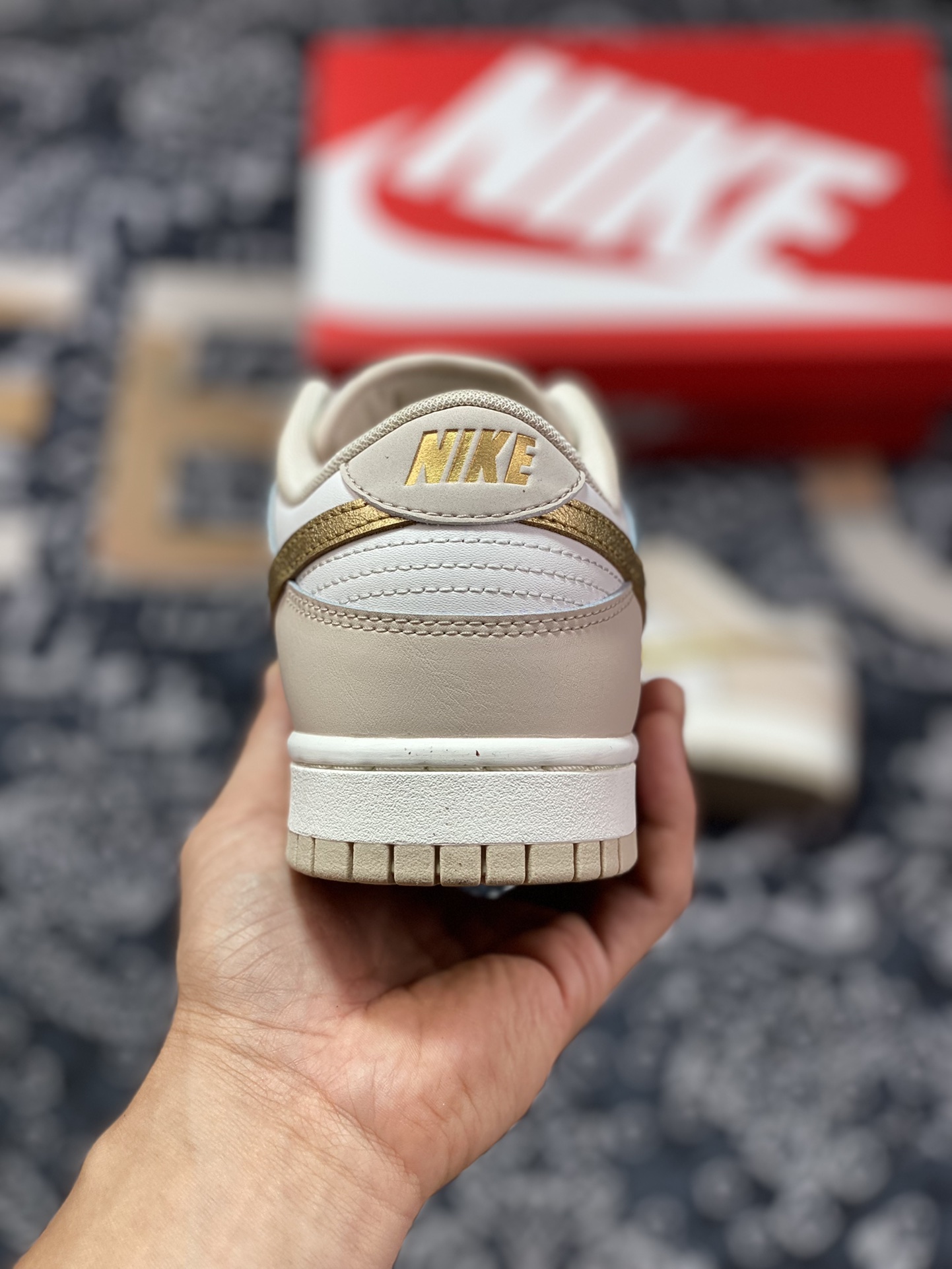 Nike SB Dunk Low ”Gold Swoosh” Dunk Series Low Shoes ”Apricot Platinum Hook” DX5930-001