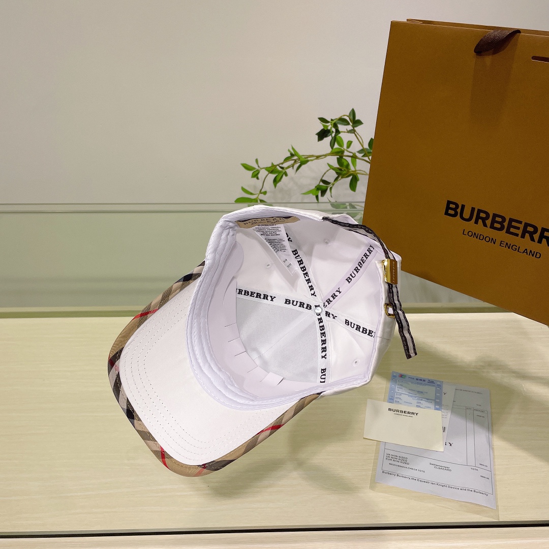 Burberry巴宝莉立体刺绣原单棒球帽