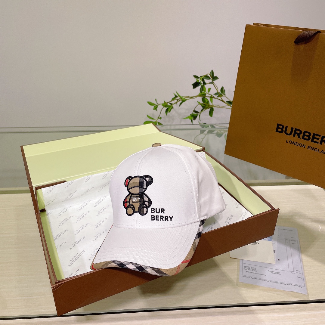 Burberry巴宝莉立体刺绣原单棒球帽