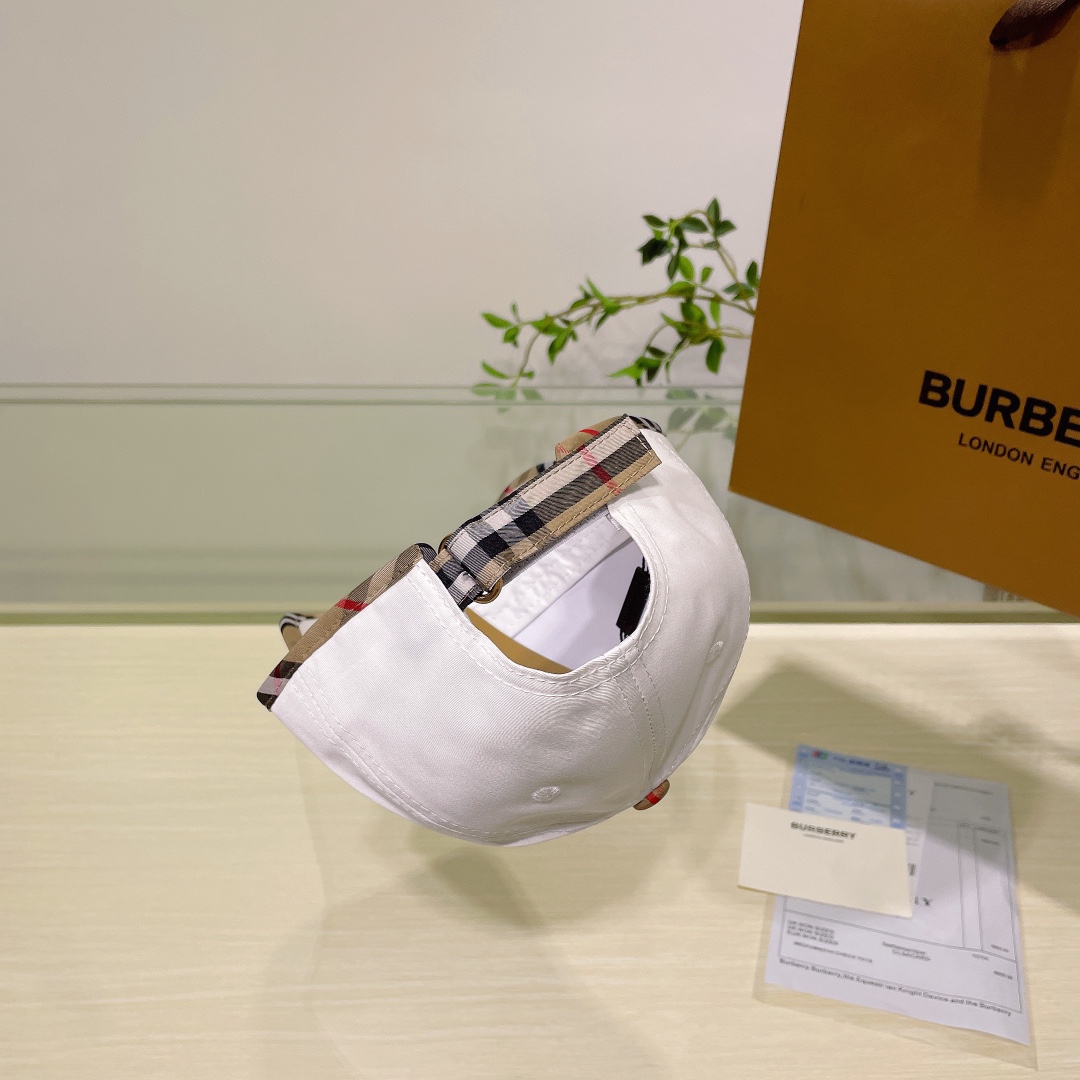 Burberry巴宝莉立体刺绣原单棒球帽