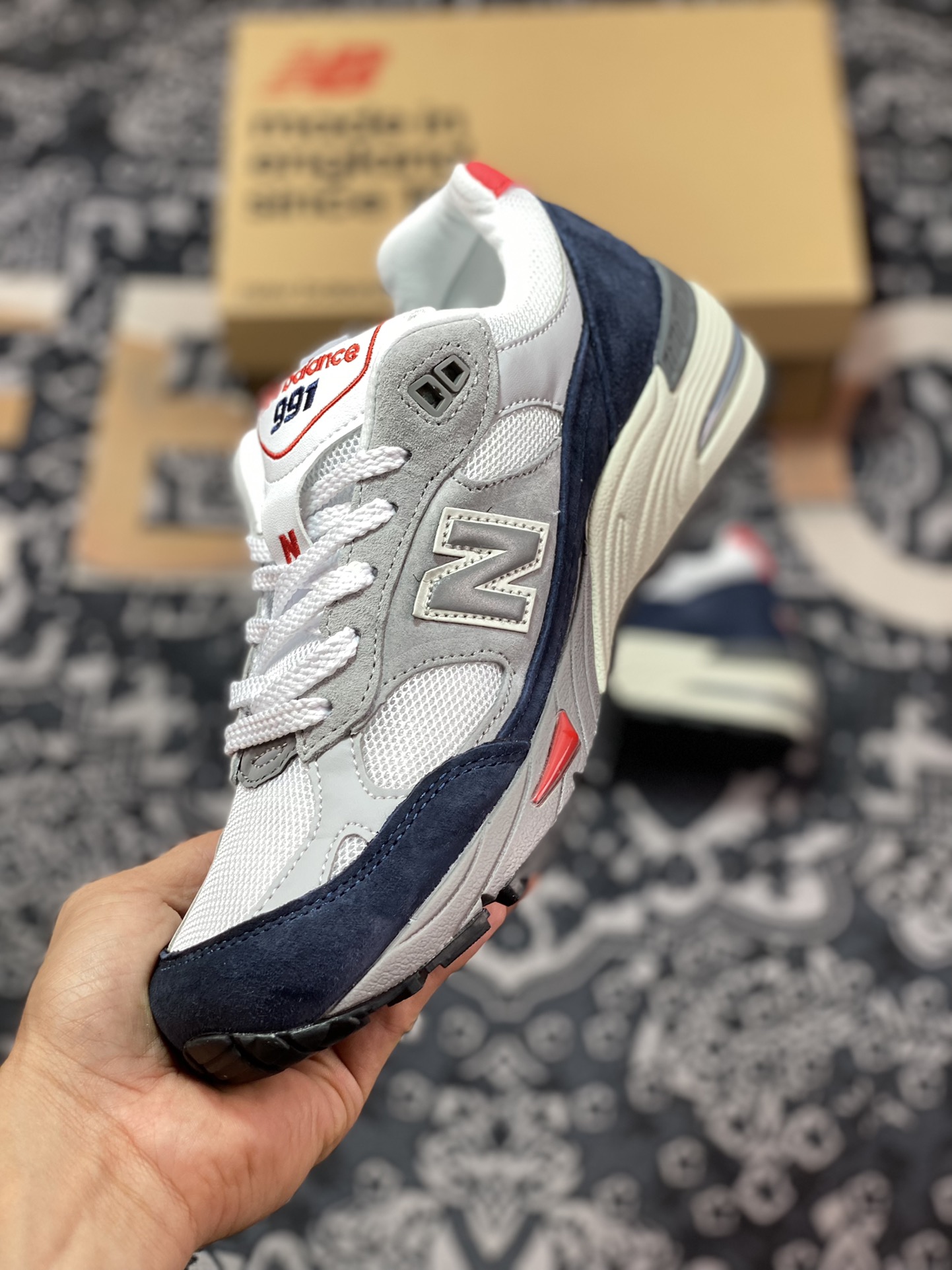 New Balance Made in USA M991 series American-made running shoes ”Gray, White, Navy, Blue and Red” M991GWR