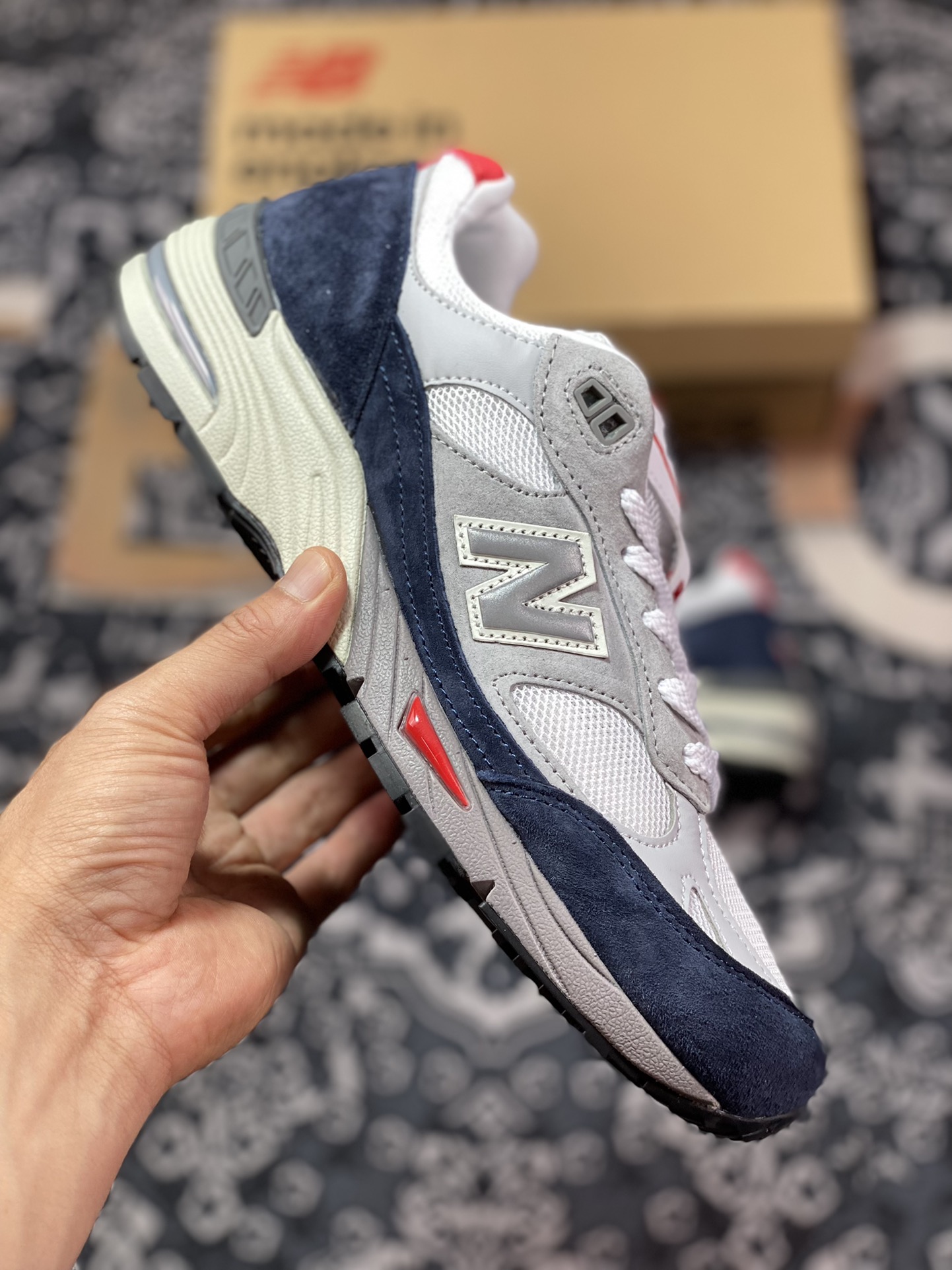 New Balance Made in USA M991 series American-made running shoes ”Gray, White, Navy, Blue and Red” M991GWR