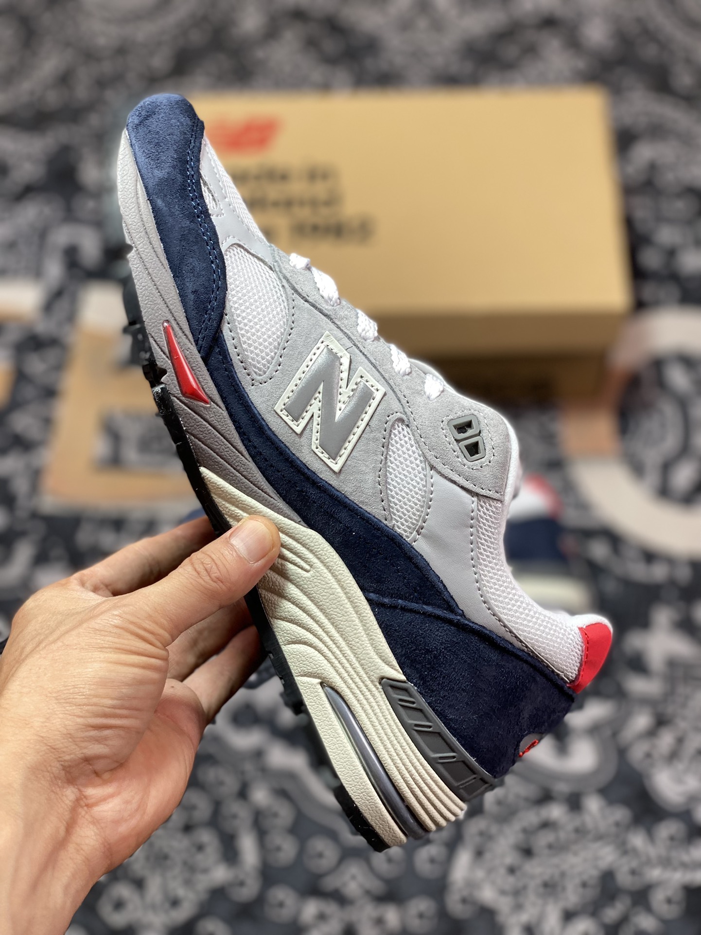 New Balance Made in USA M991 series American-made running shoes ”Gray, White, Navy, Blue and Red” M991GWR